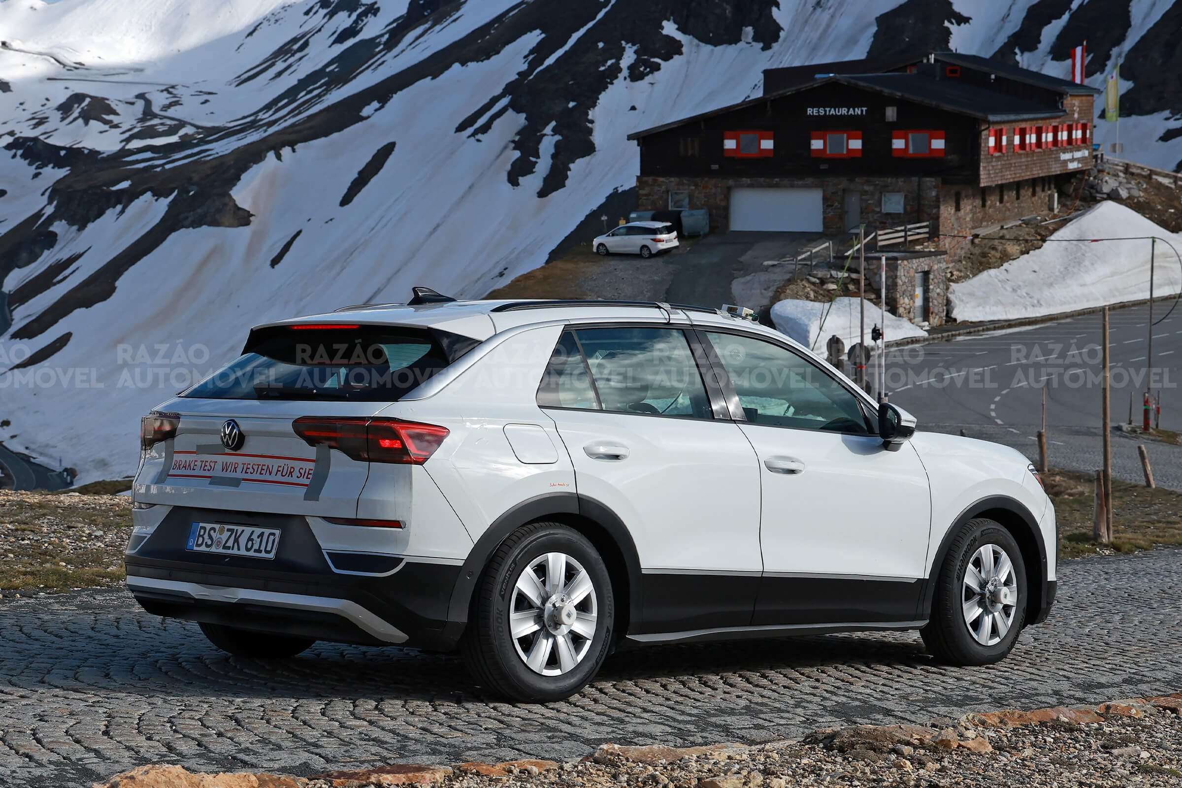 Volkswagen T-Roc fotos-espia - lateral