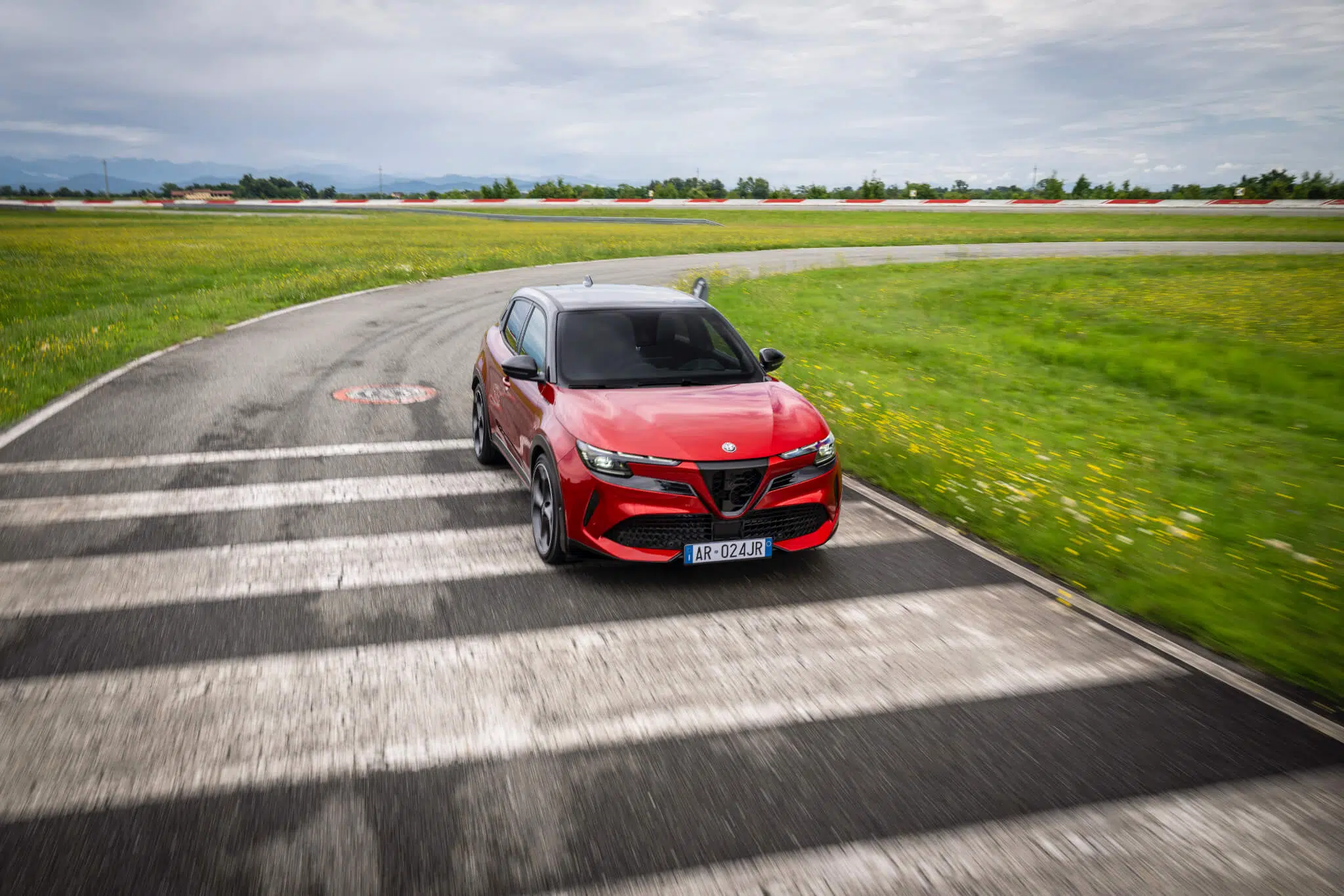 Alfa Romeo Junior em circuito, frente