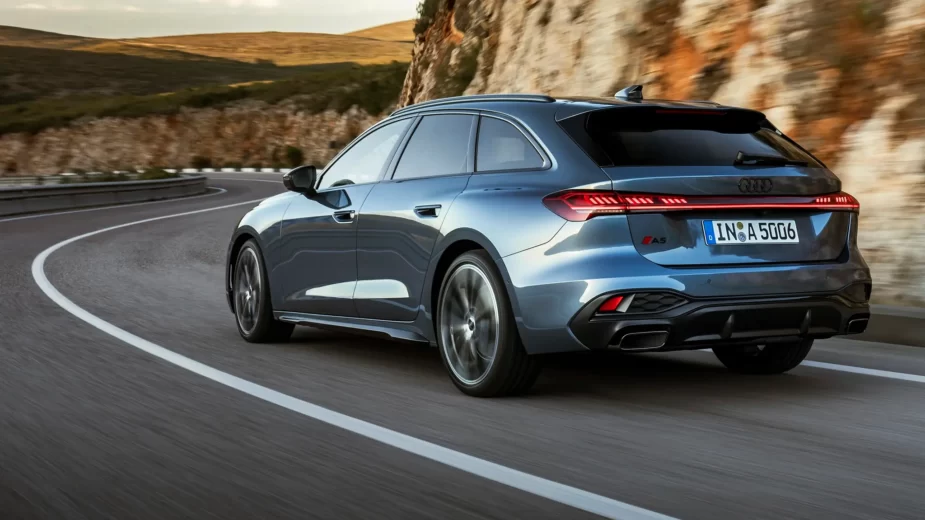 Audi A5 Avant - 3/4 de traseira em andamento