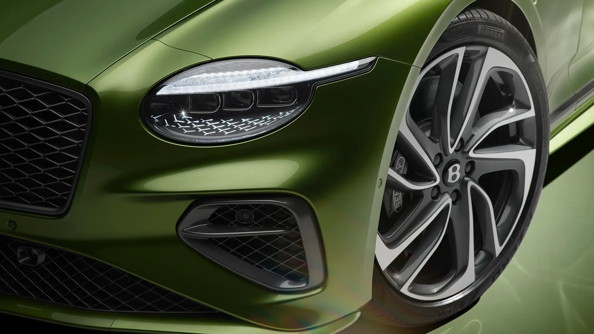 Bentley Continental GT Speed - detalhe dos grupos óticos dianteiros