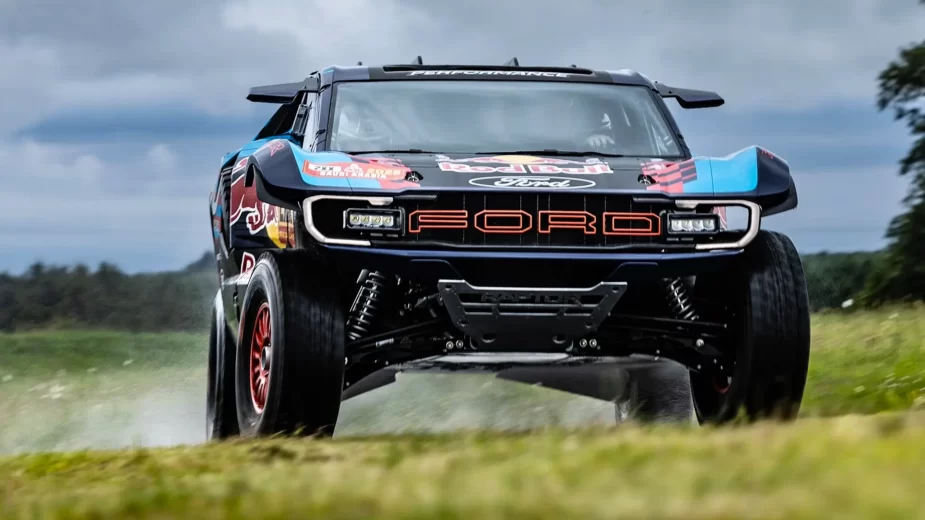 Ford Raptor T1+ em andamento