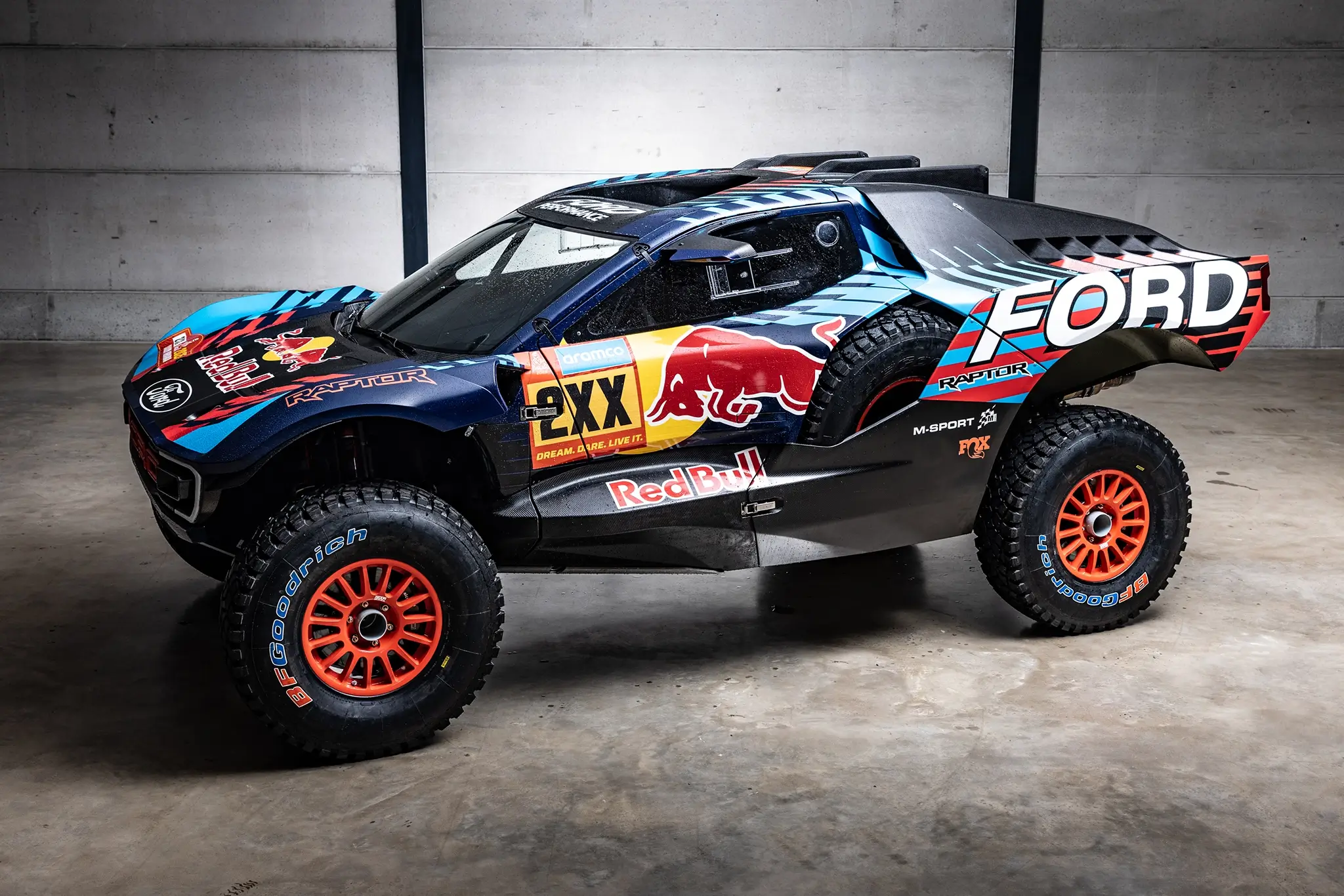 Vista lateral da Ford Raptor T1+