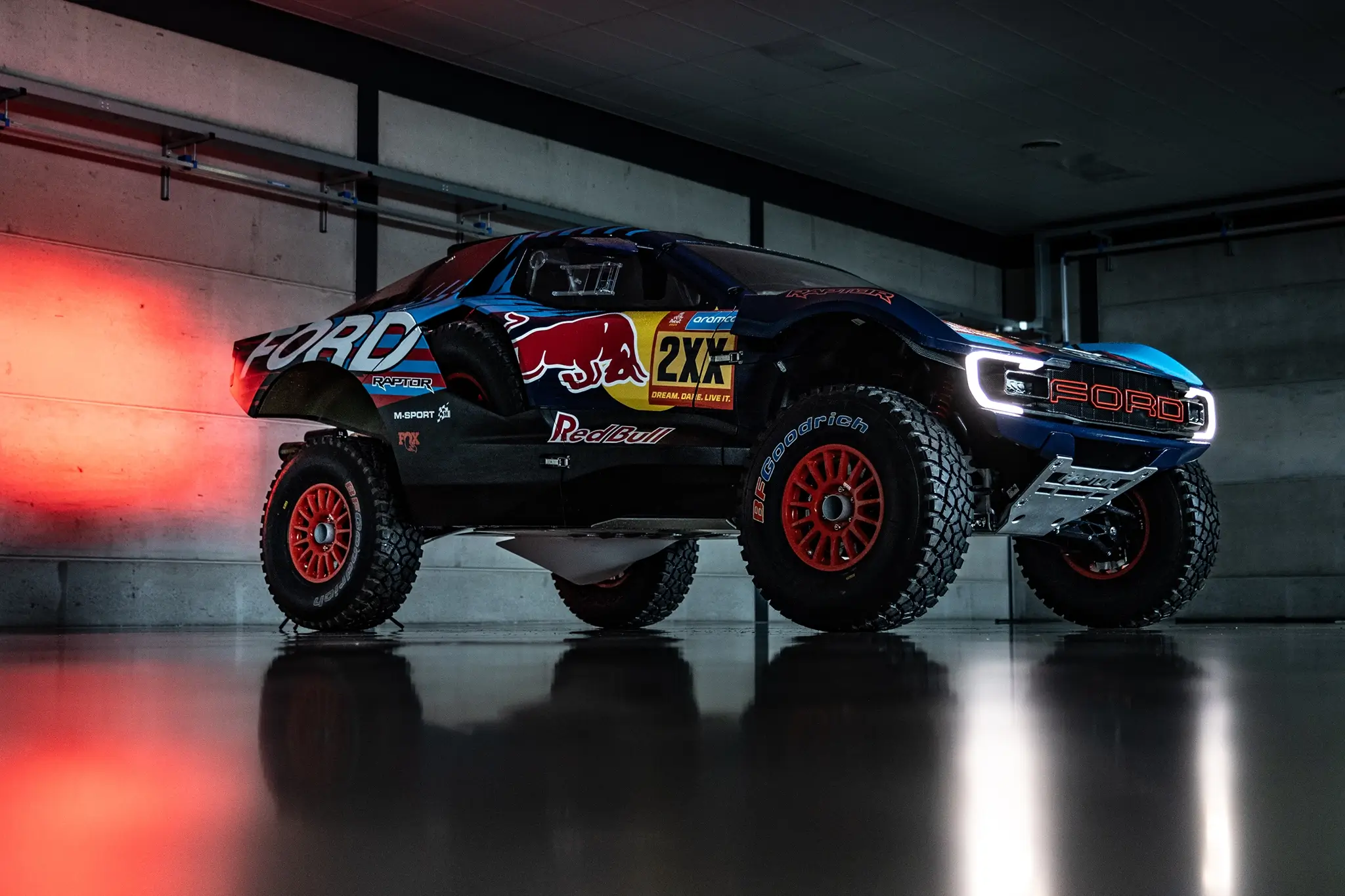Vista lateral da da Ford Raptor T1+