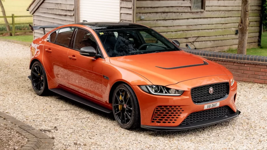 Jaguar XE SV Project 8 - frente