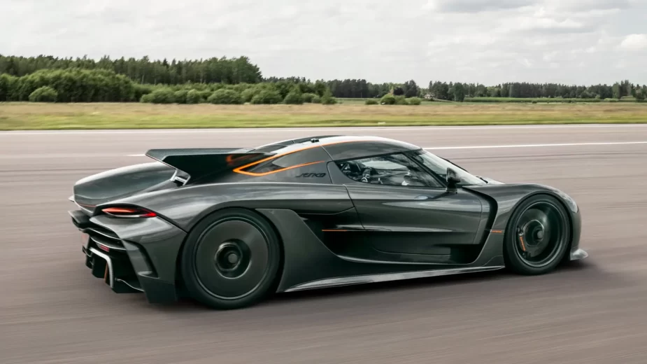 Koenigsegg Jesko Absolut em pista
