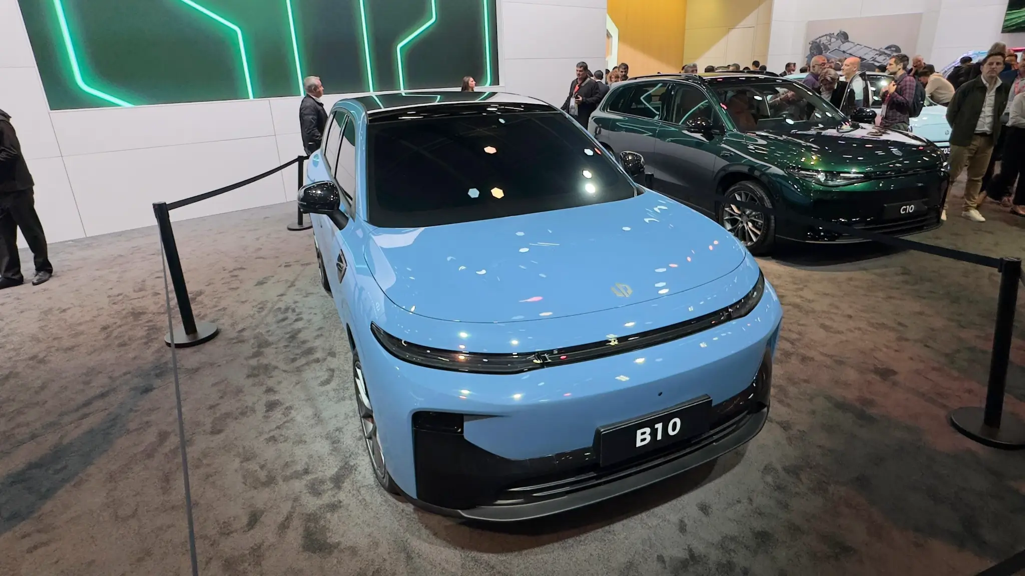 Leapmotor B10 é o terceiro modelo da Lepamotor International a chegar à Europa, e foi apresentado pela primeira vez no Salão de Paris.