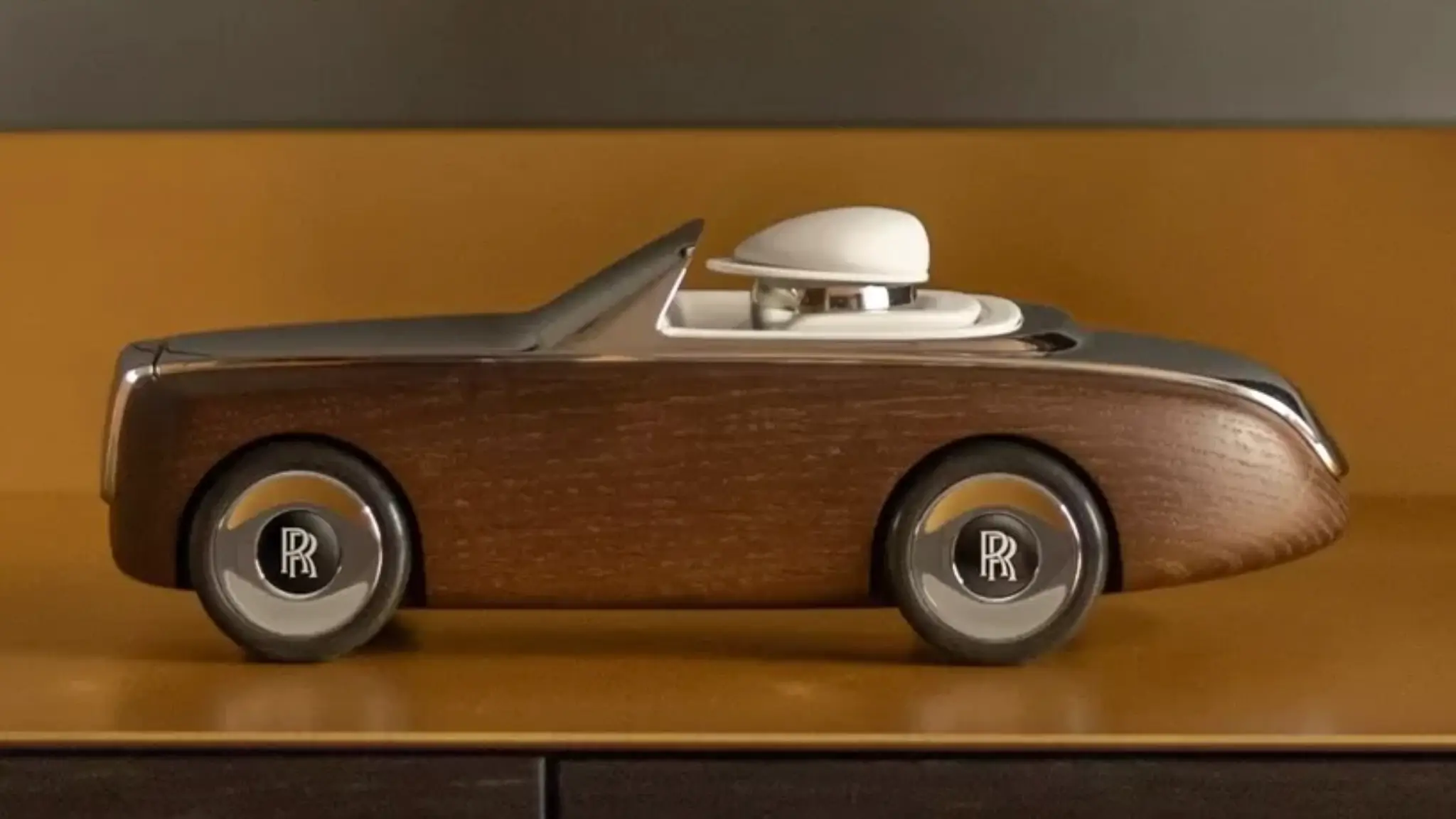 Rolls-Royce Cameo perfil