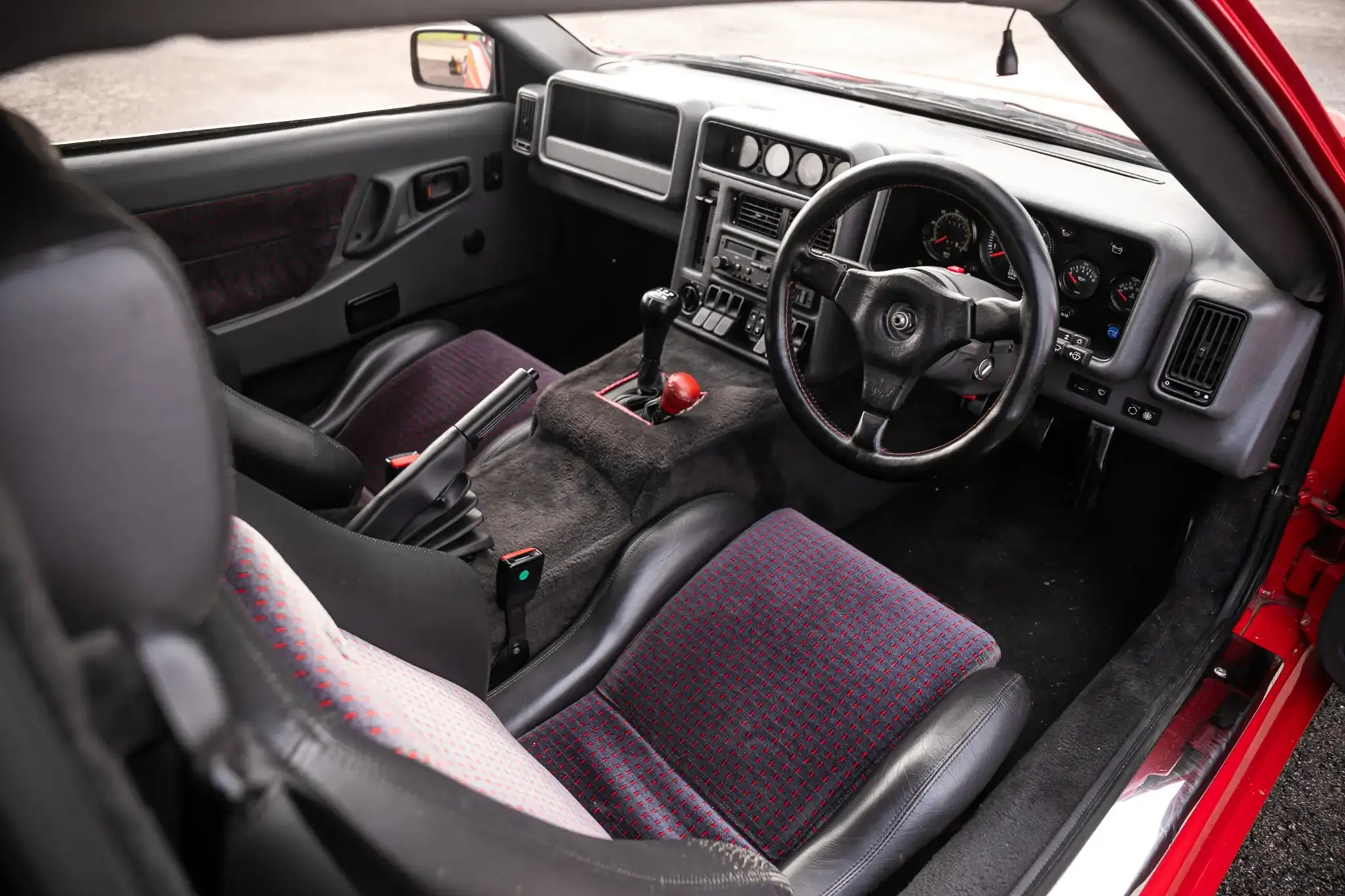 Ford RS 200 S - interior