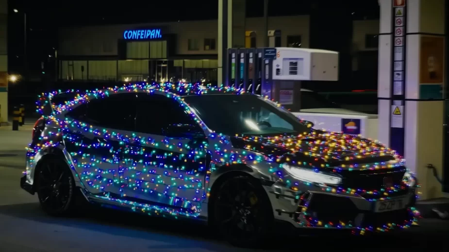 Honda Civic Type R com luzes de natal