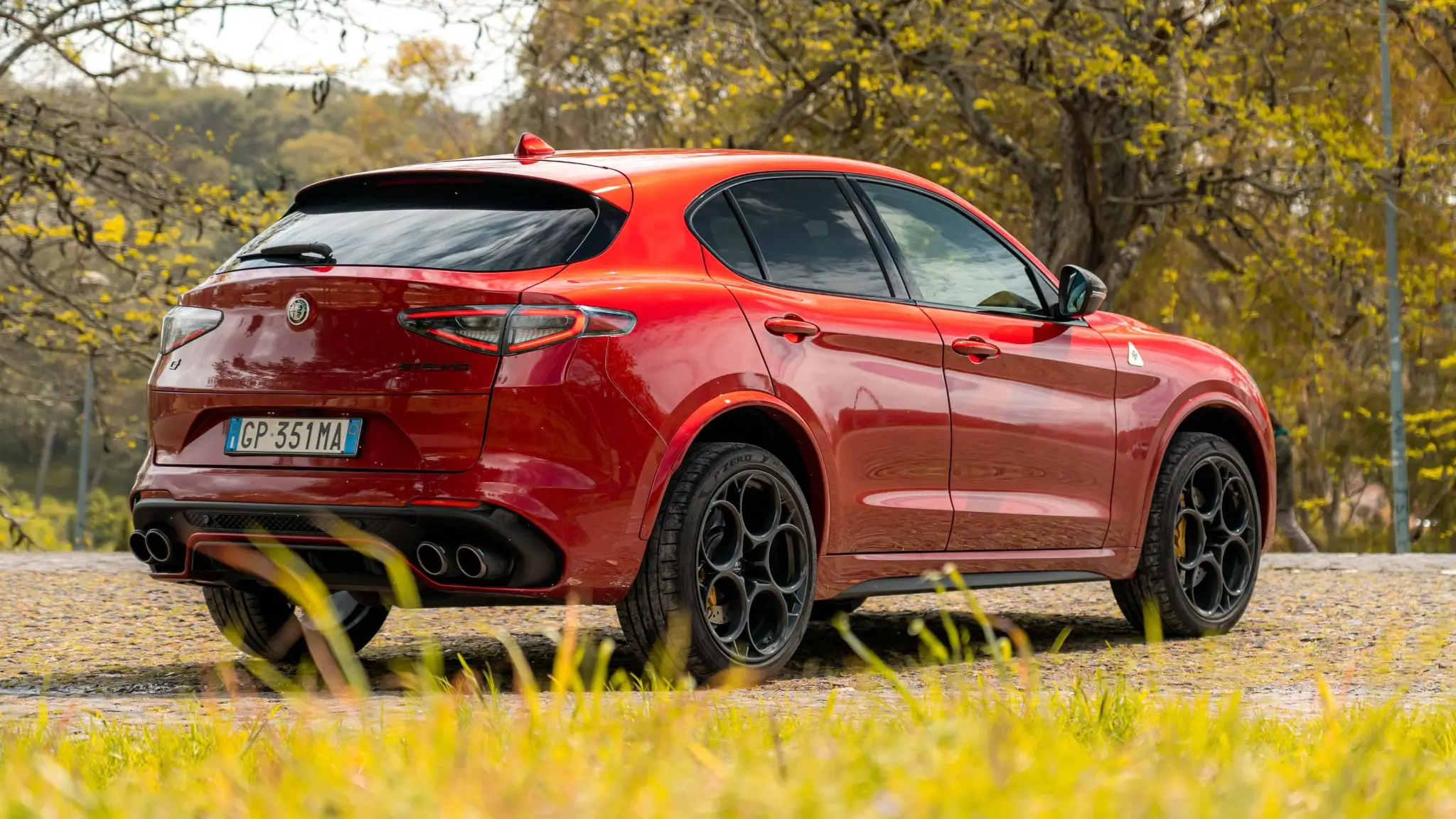 Alfa Romeo Stelvio Quadrifoglio, traseira 3/4