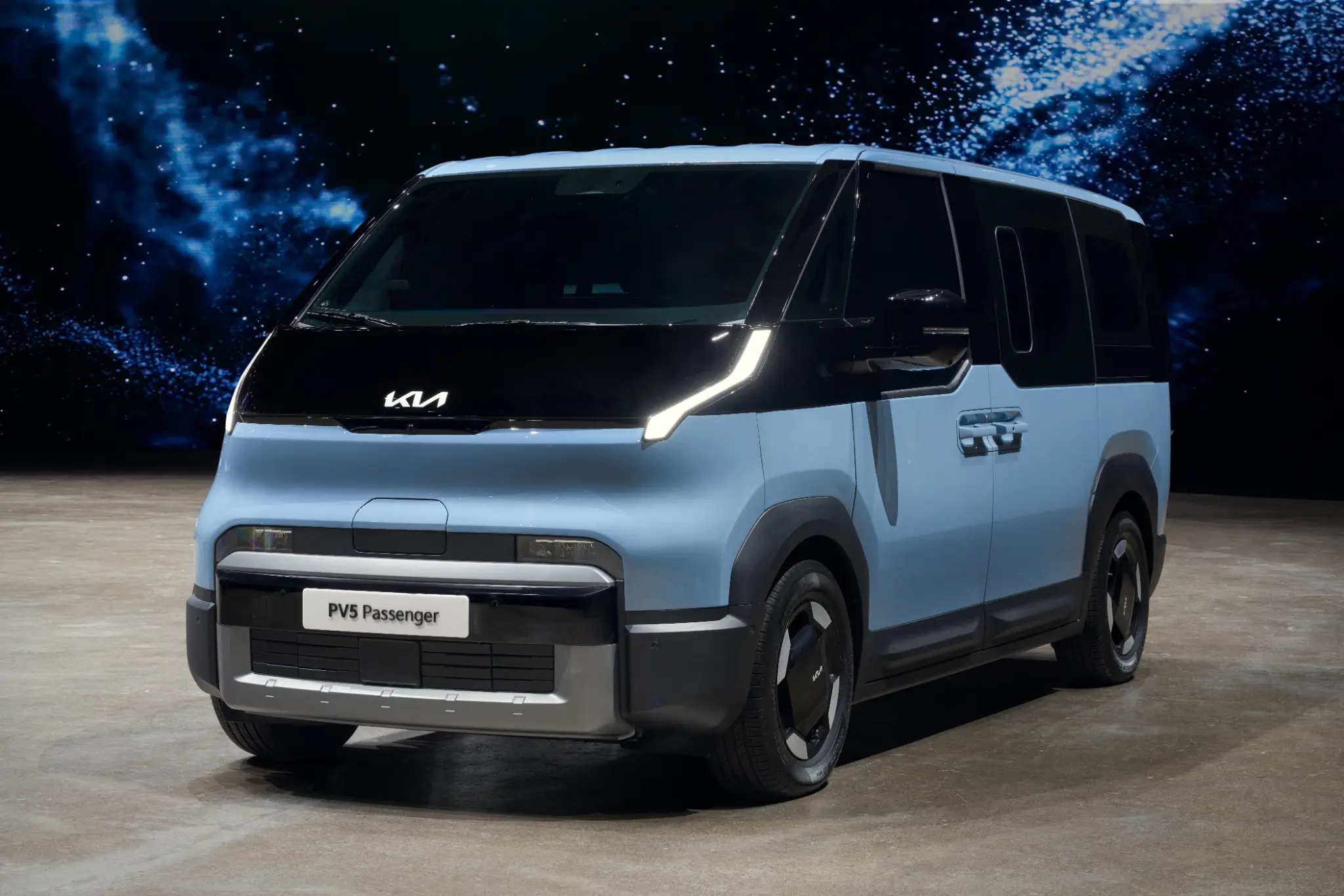Kia PV5 Passenger dianteira 3/4