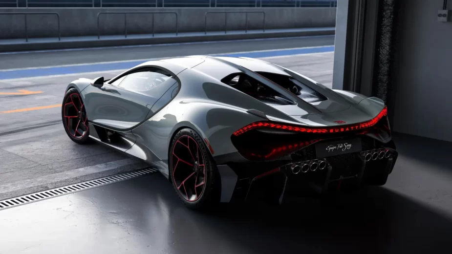 Bugatti Tourbillon com oito saídas de escape