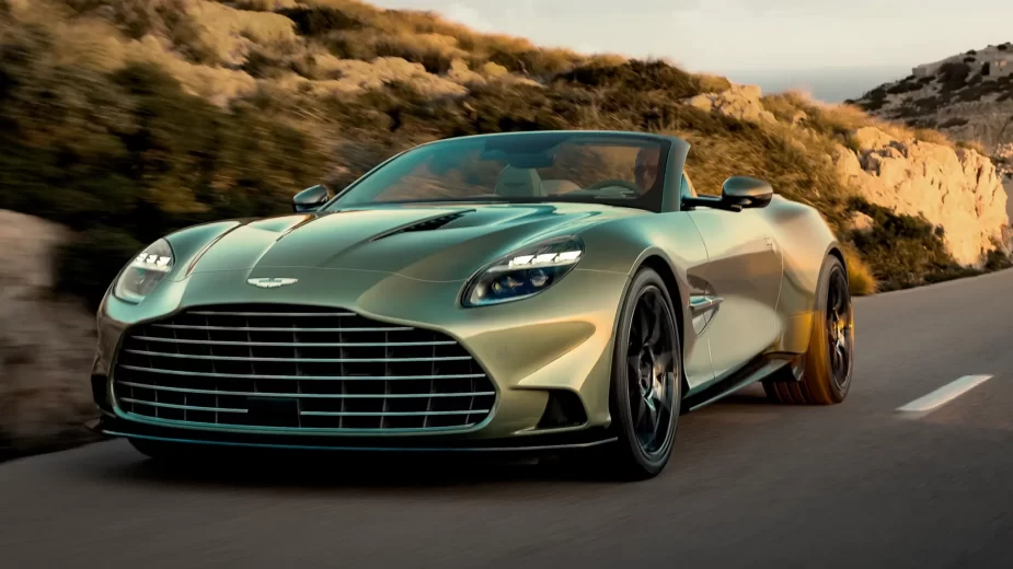 Aston Martin Vanquish Volante visto 3/4 de frente