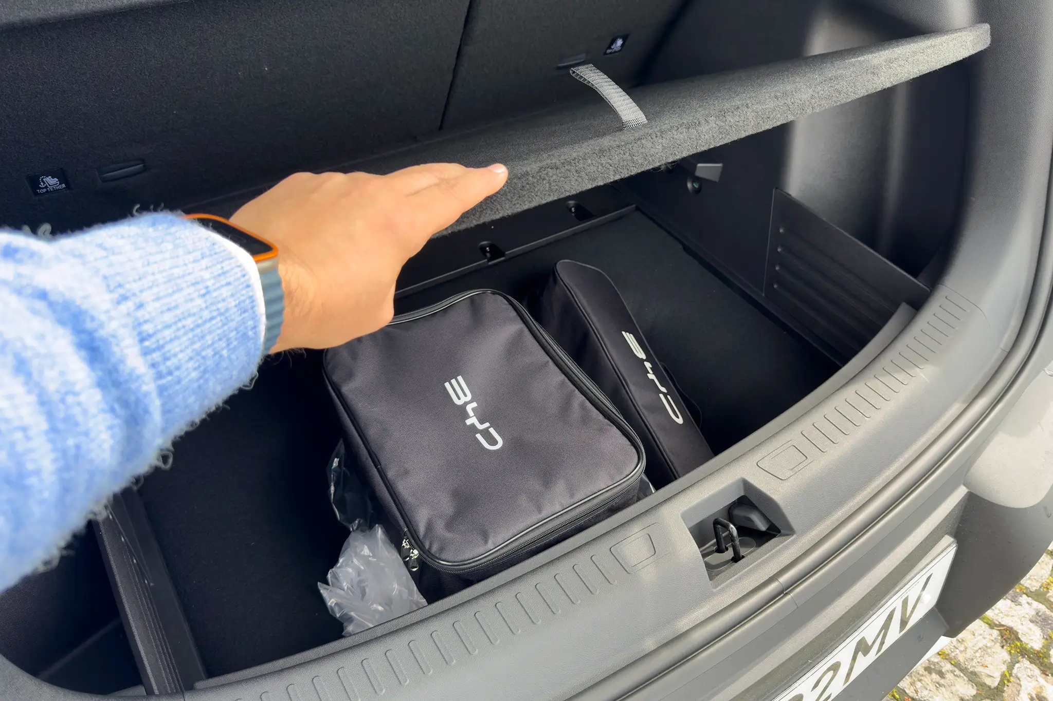BYD Atto2 compartimento de arrumação sob o piso da bagageira