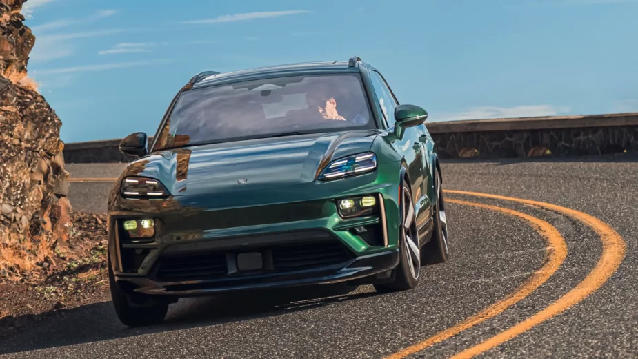 Porsche Macan na estrada, frente