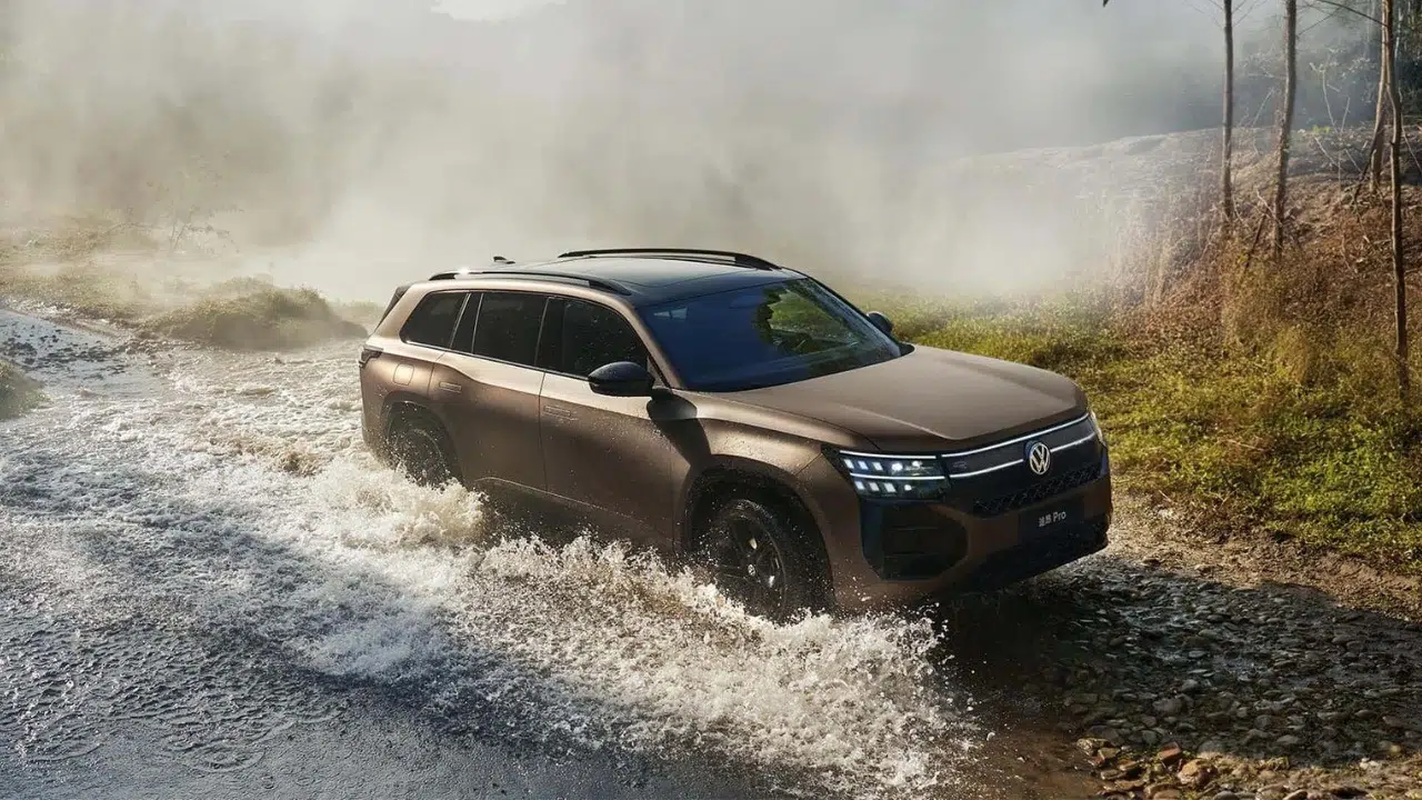 Volkswagen Teramont Pro a passar por riacho