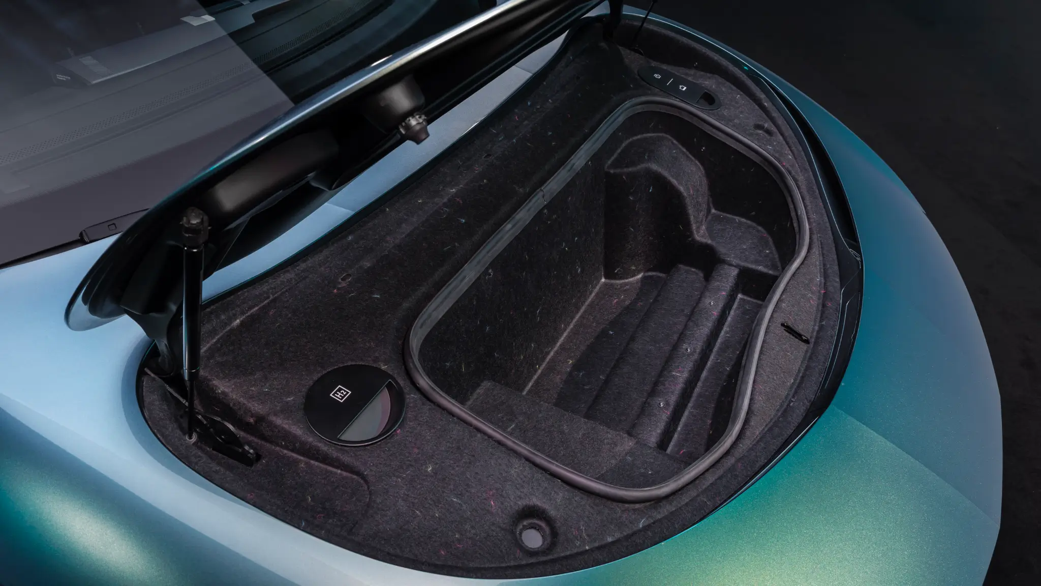 Renault Emblème frunk
