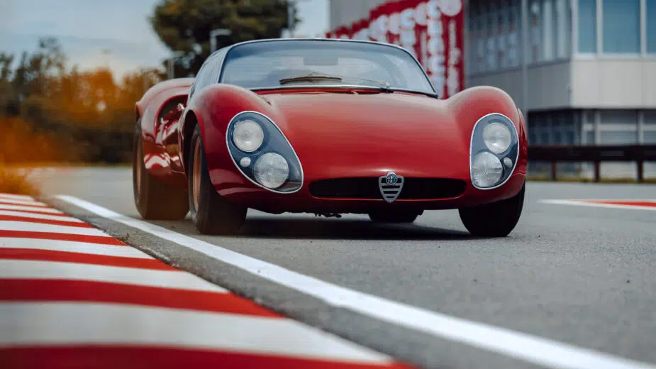 Alfa Romeo 33 Stradale frente