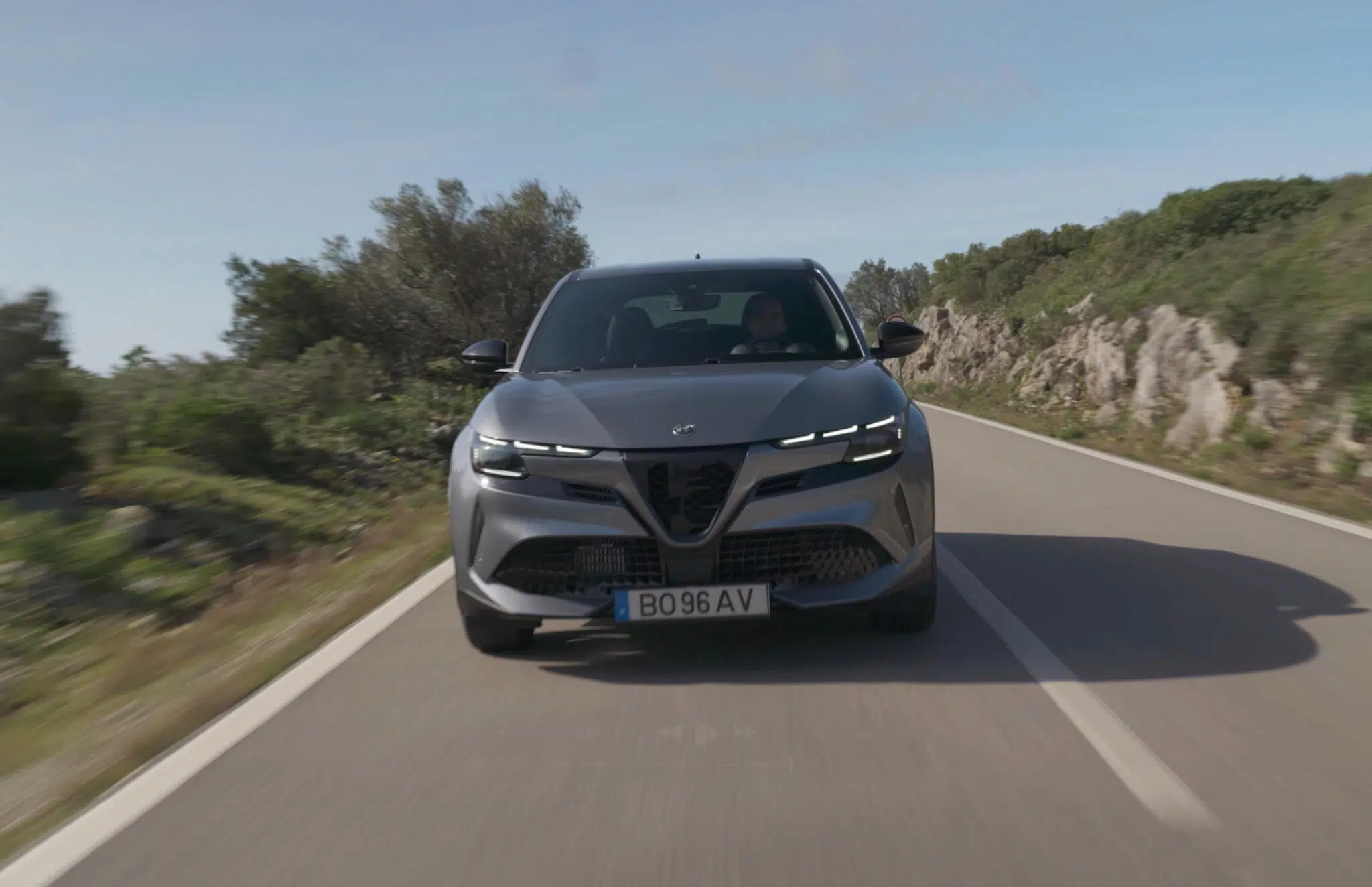 Alfa Romeo Junior 2025 dianteira