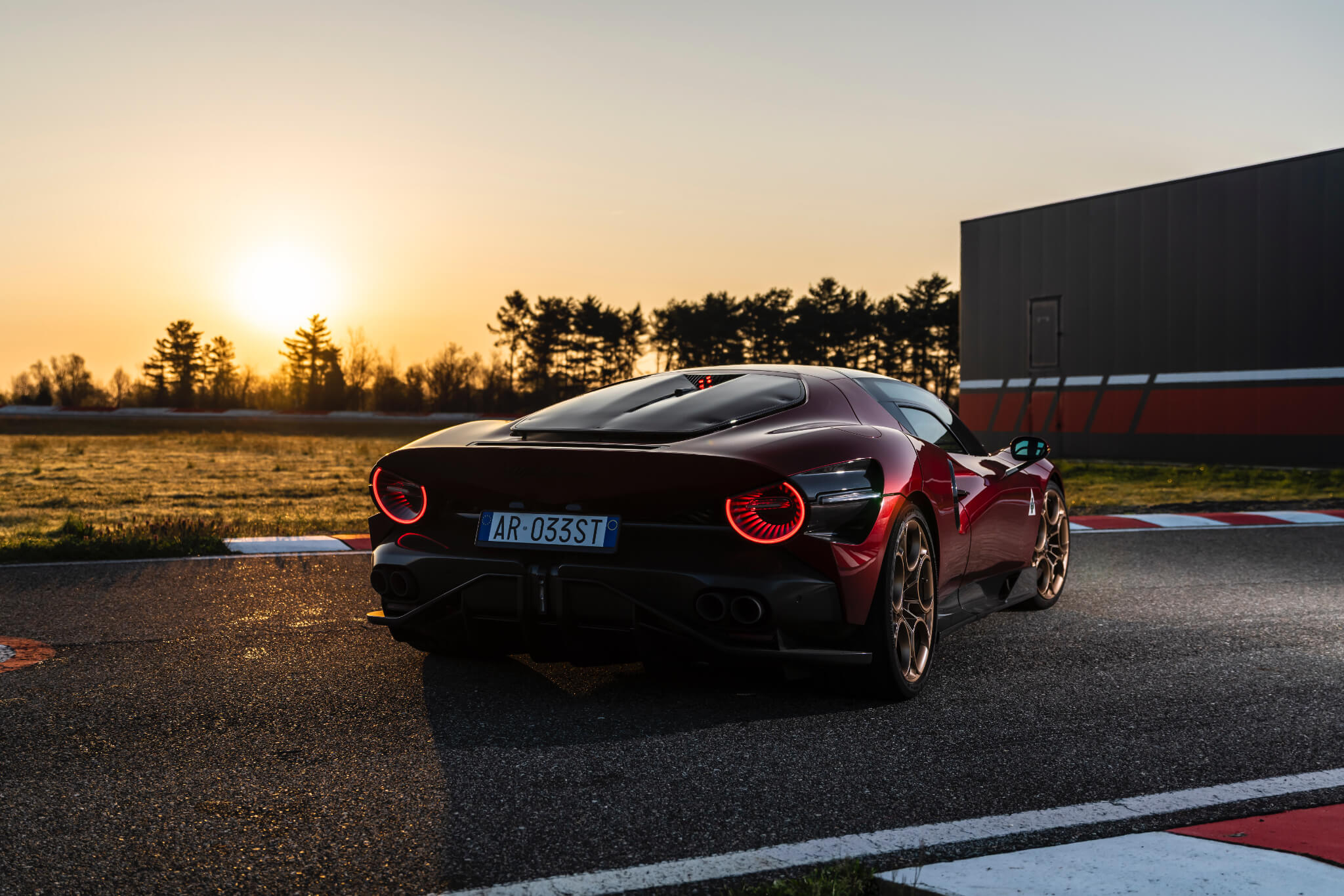 33 Stradale traseira