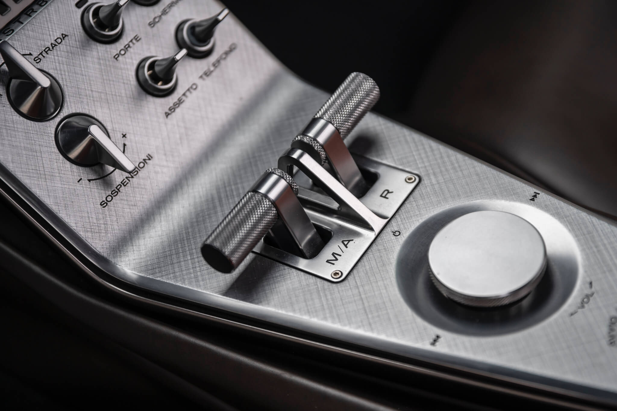 Alfa Romeo_33 Stradale consola central
