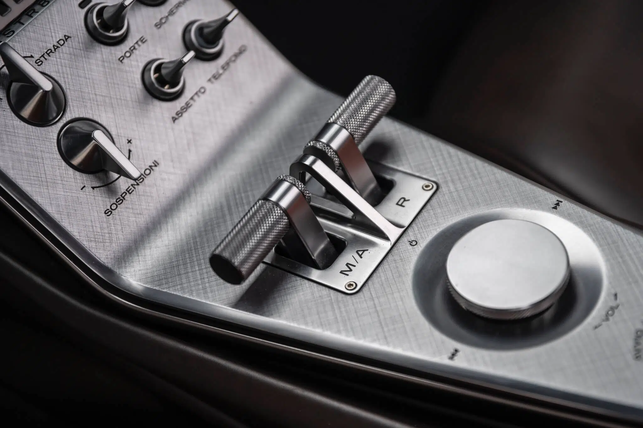 Alfa Romeo_33 Stradale consola central