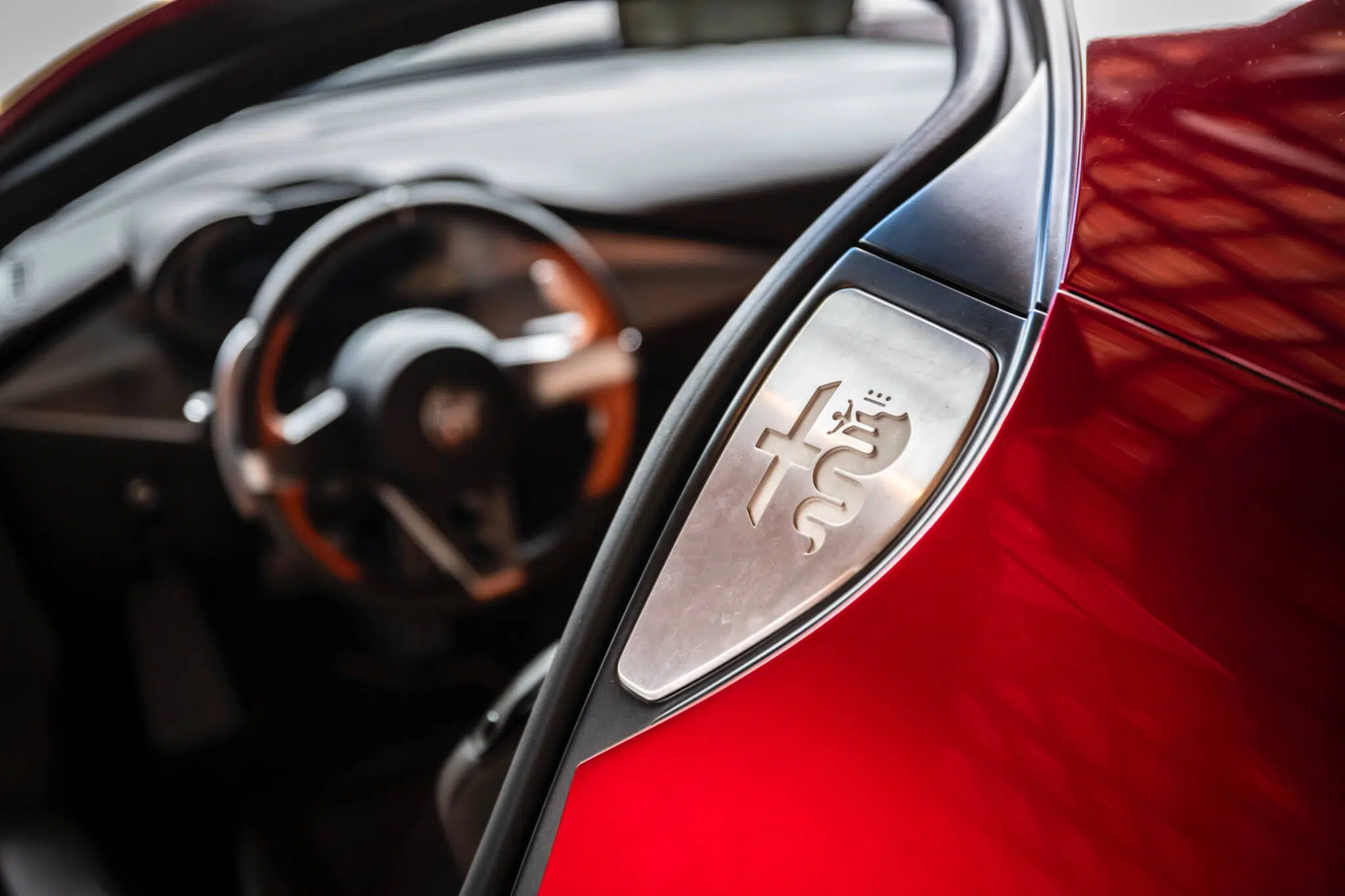detalhe símbolo alfa romeo