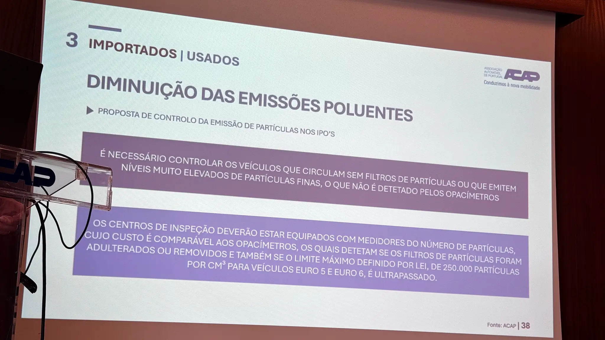 Slide relacionado com a diminuição de emissões poluentes