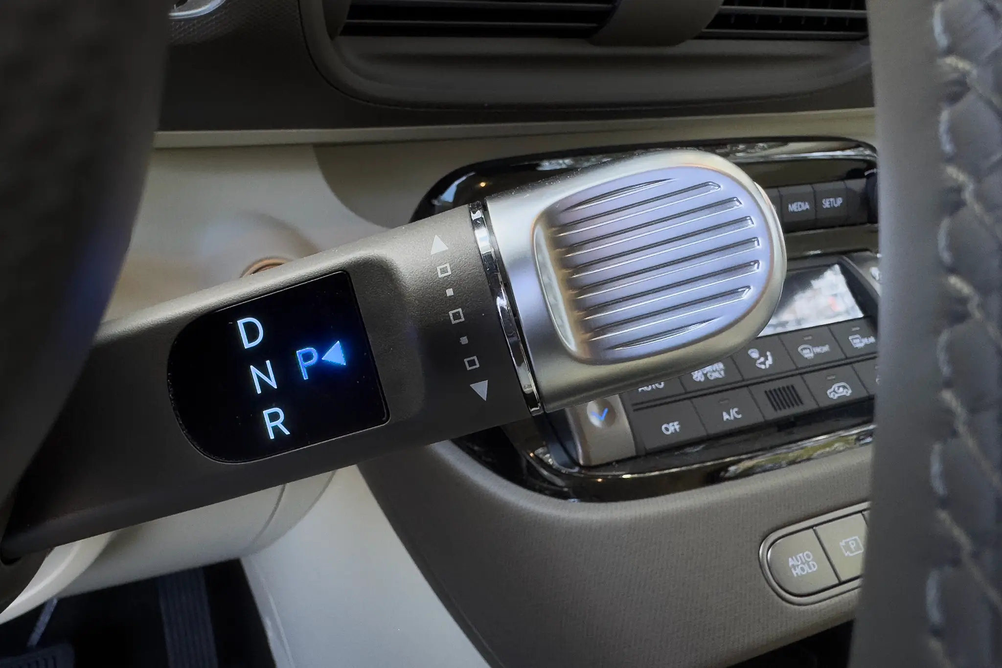 Hyundai Inster - seletor da caixa de velocidades