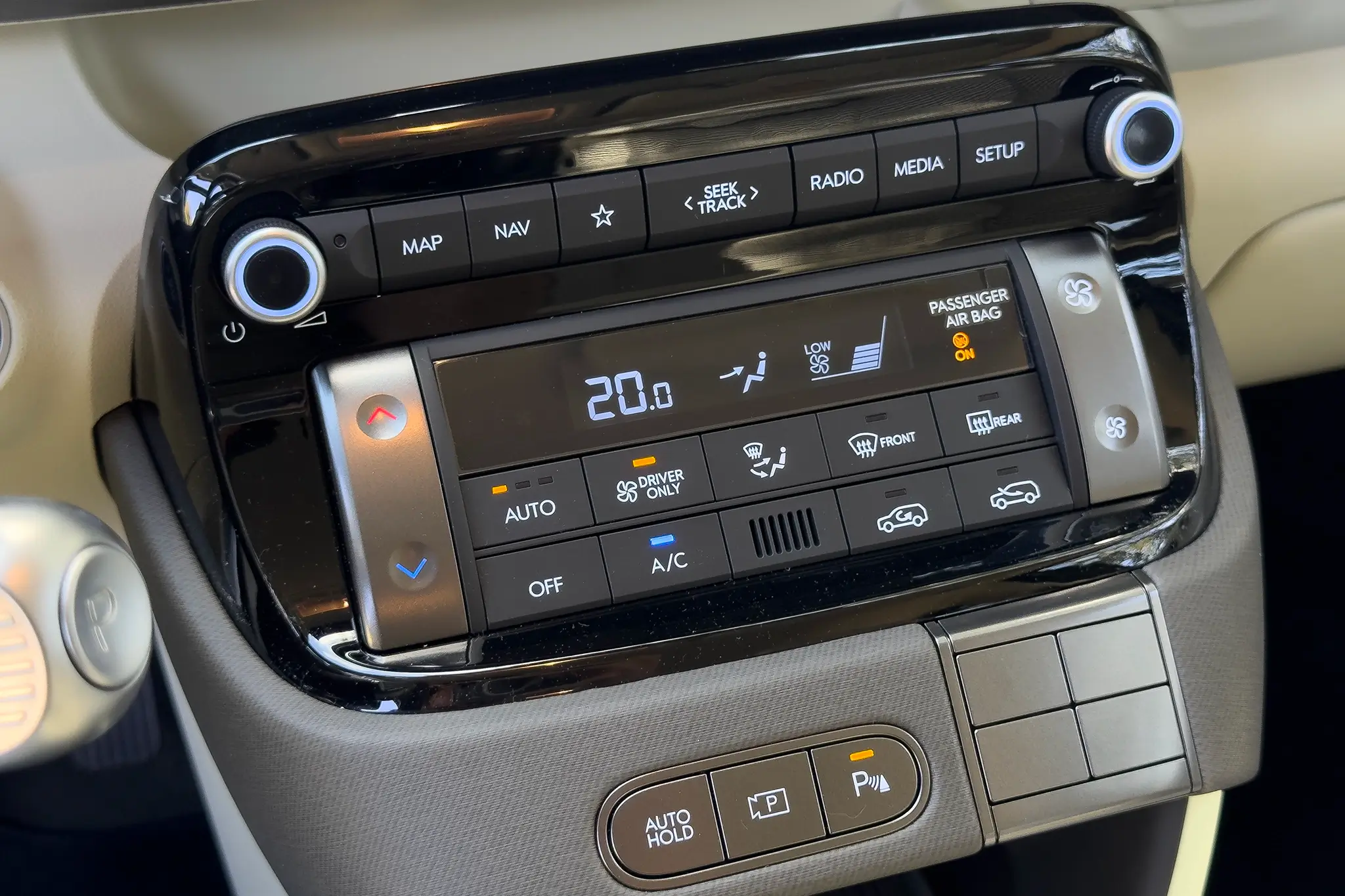 Hyundai Inster - comandos do ar condicionado