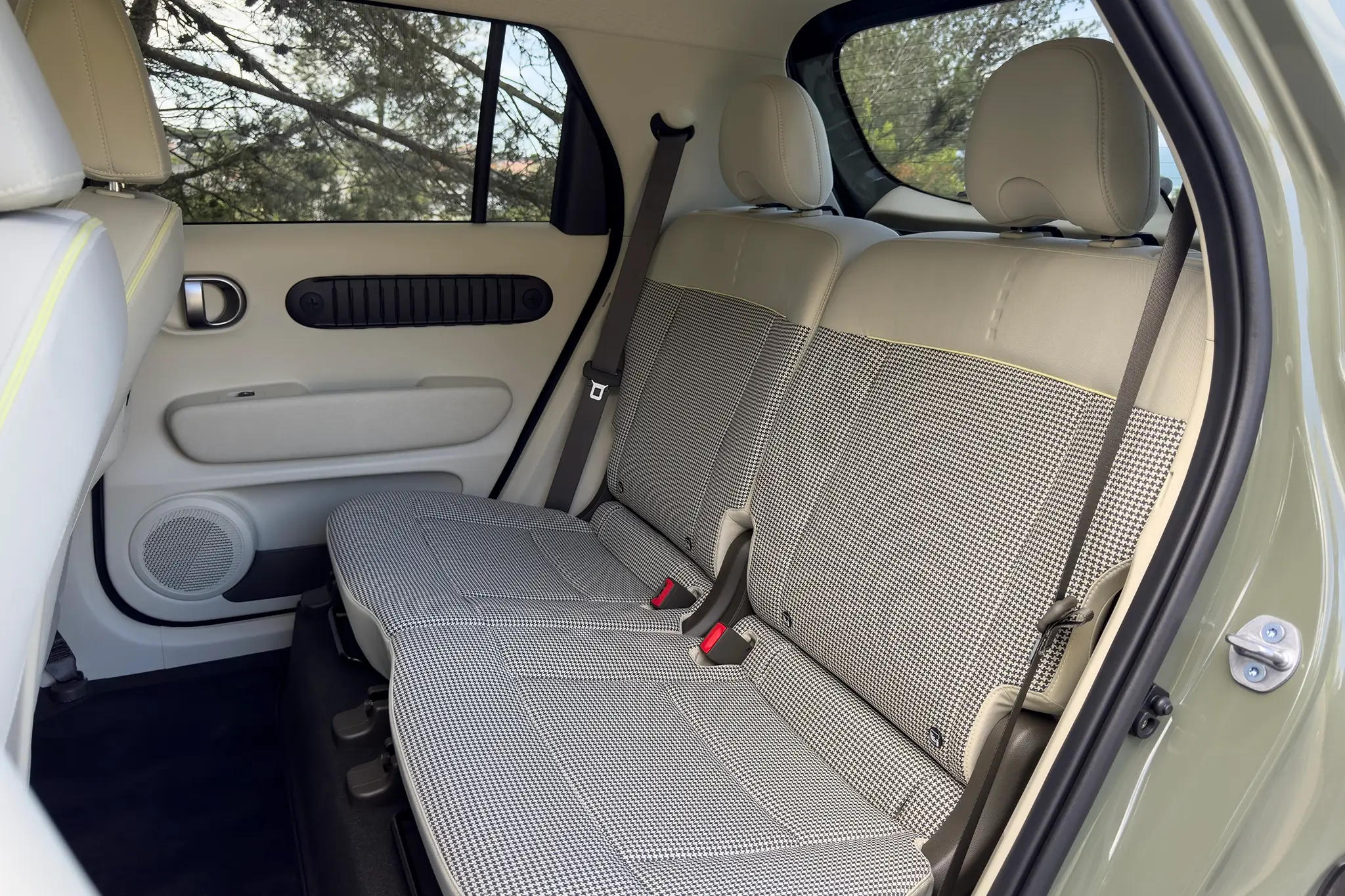 Hyundai Inster - assentos traseiros