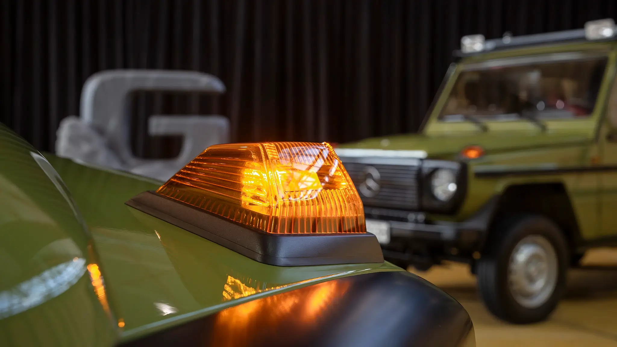 Mercedes-Benz Classe G - piscas cor de laranja