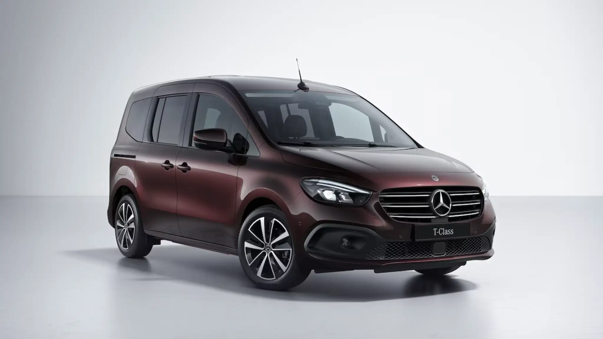Mercedes-Benz Classe T dianteira 3/4