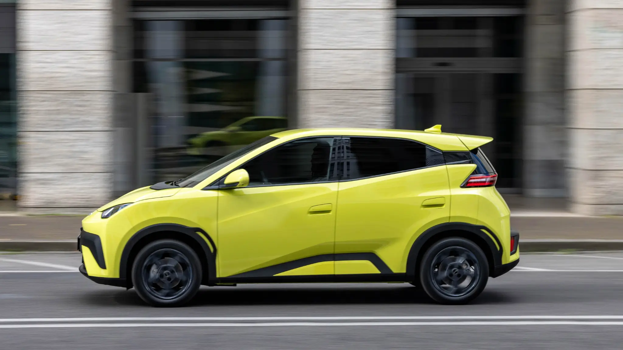 BYD Dolphin Surf perfil