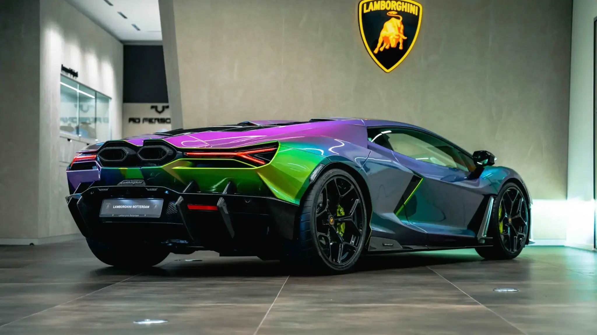 Lamborghini Revuelto traseira 3/4