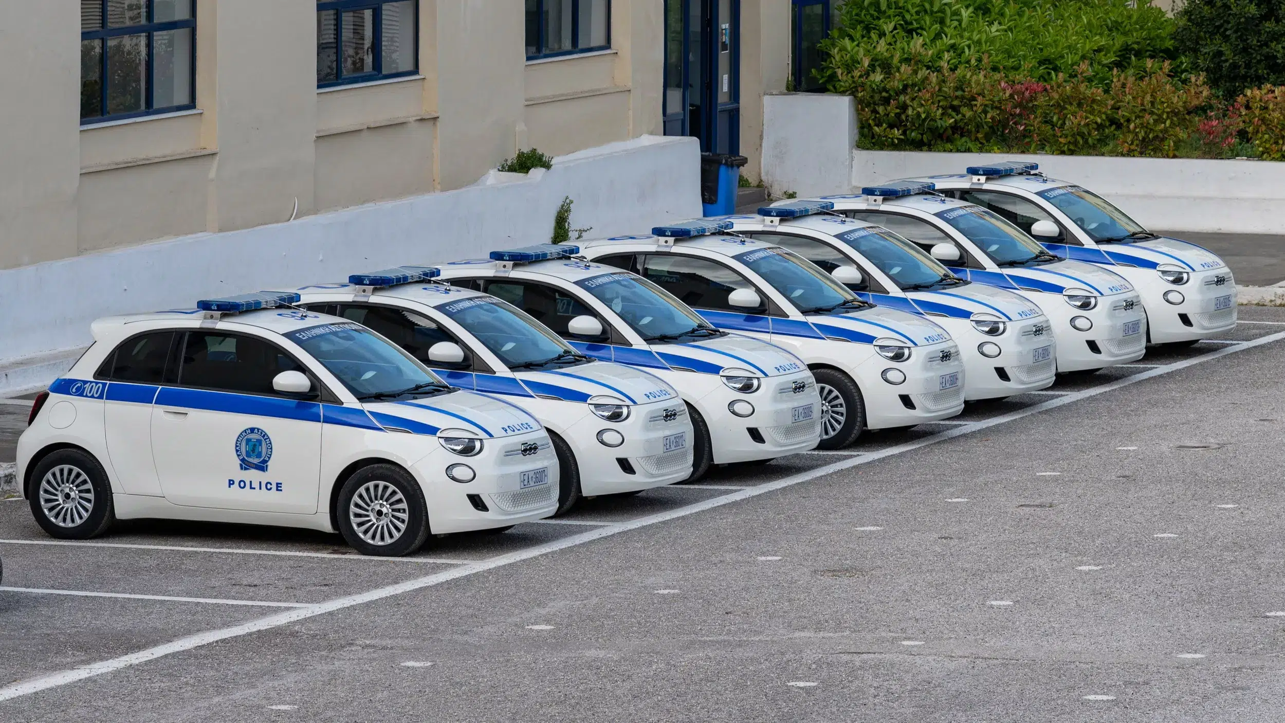 frota de Fiat 500e da polícia grega