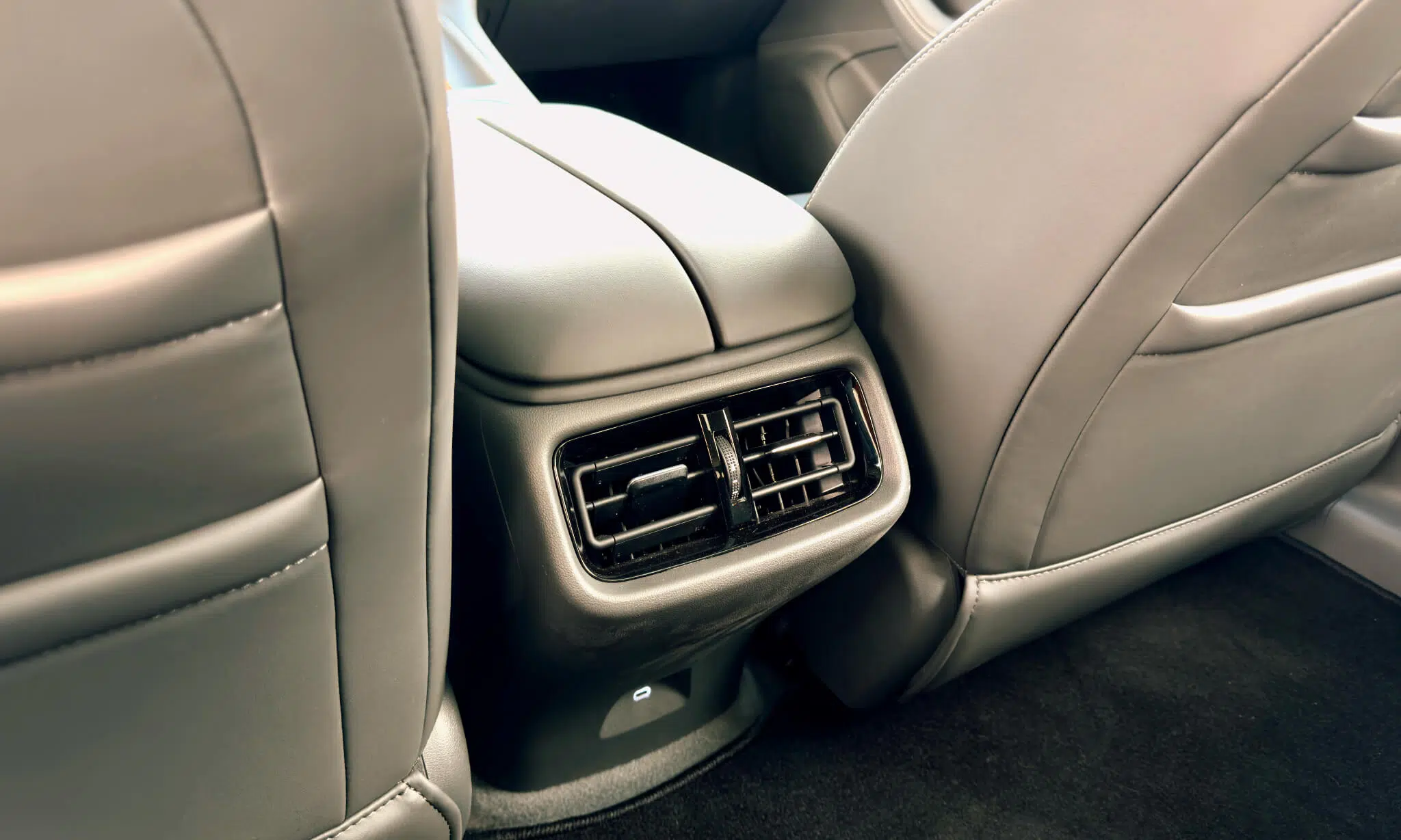 Forthing S7 EV ventilação