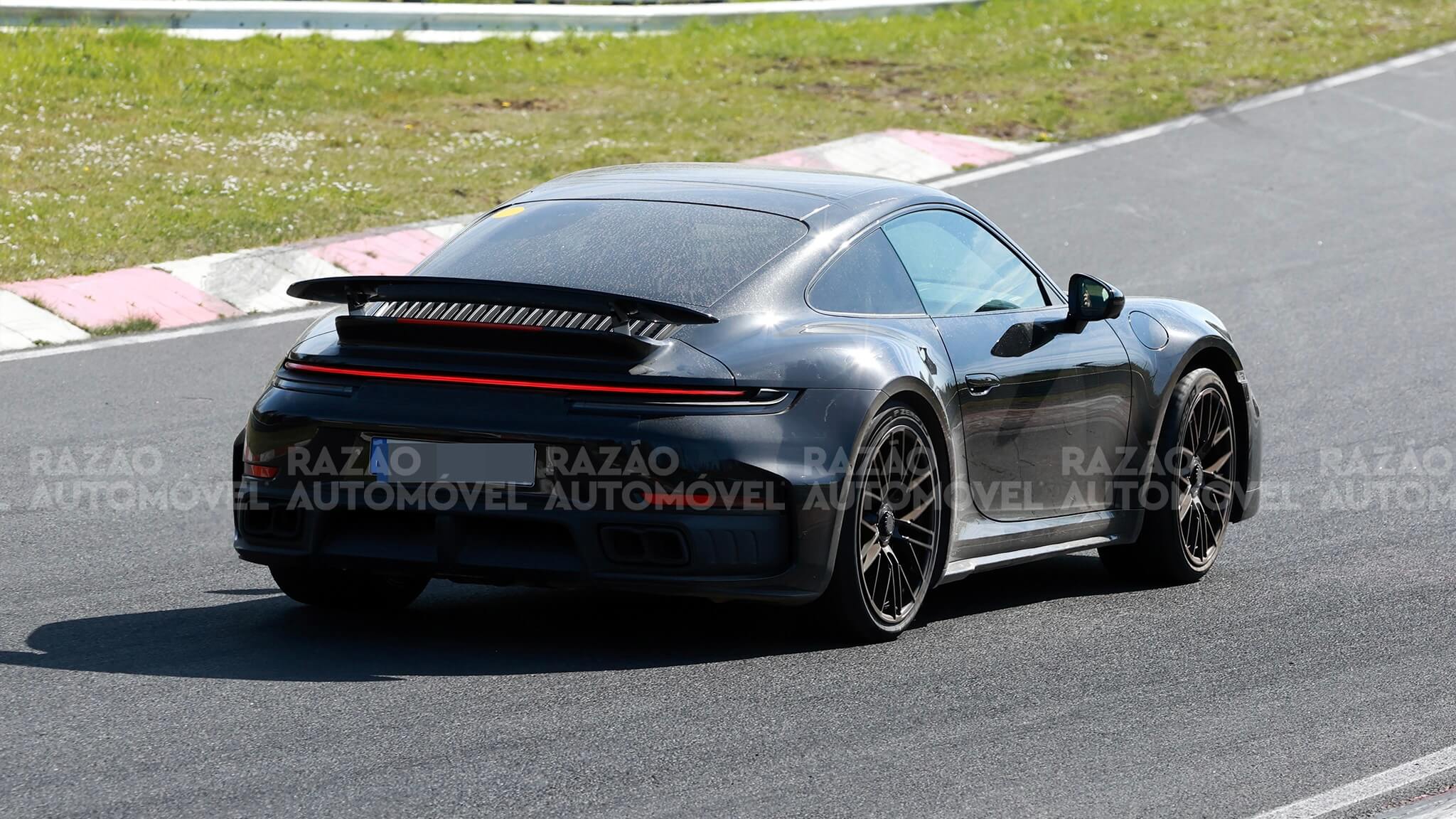 foto-espia do Porsche 911 Turbo, traseira