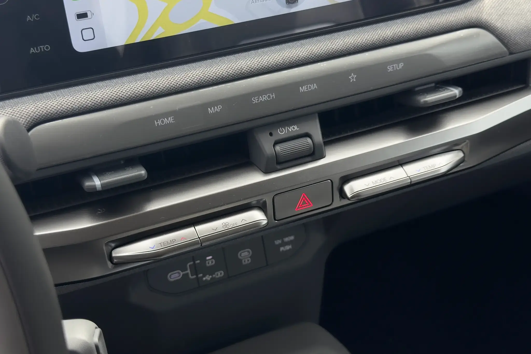 Ensaio Kia EV3 Tech - comandos físicos na consola