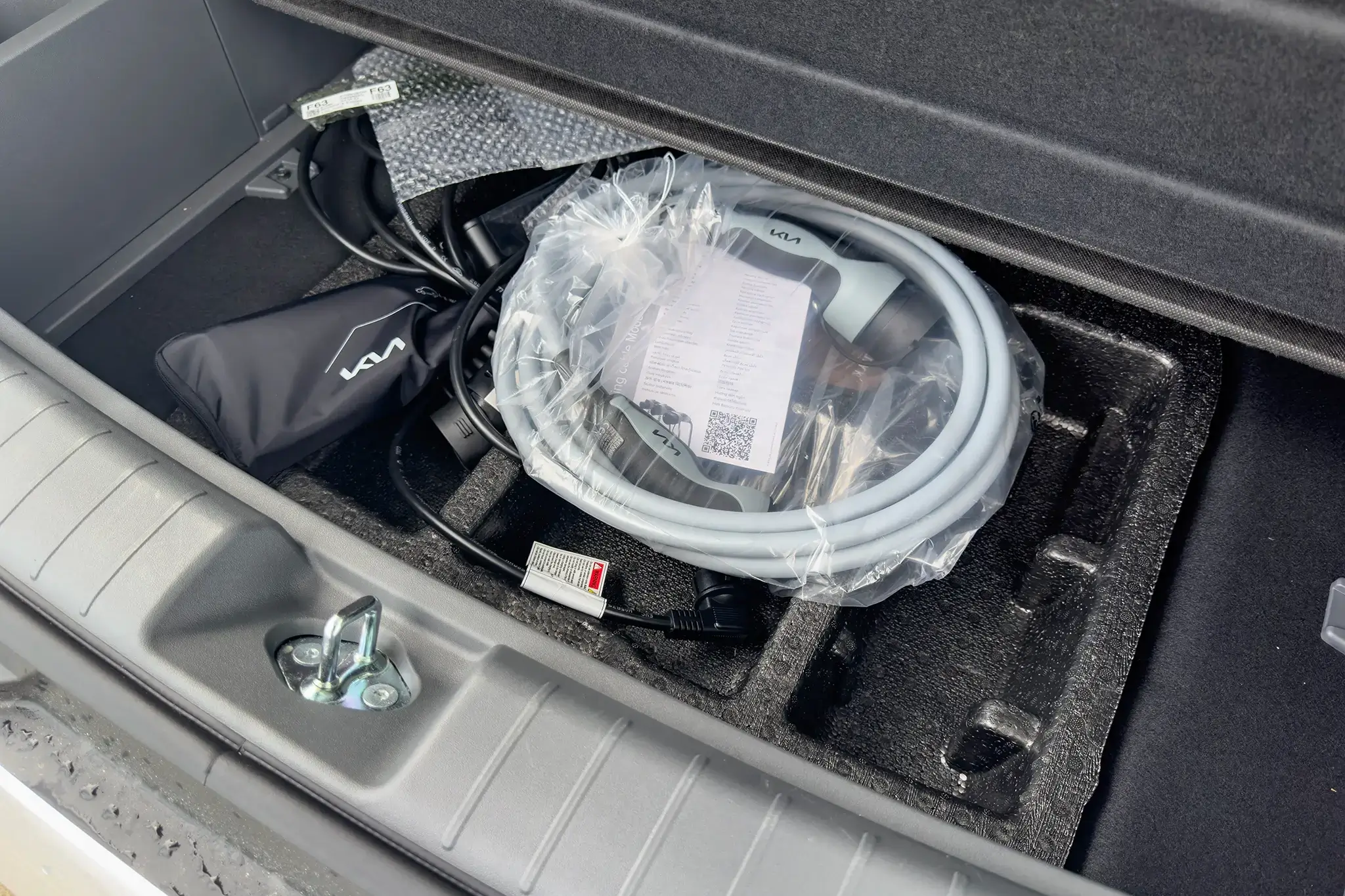 Ensaio Kia EV3 Tech - espaço sob a bagageira