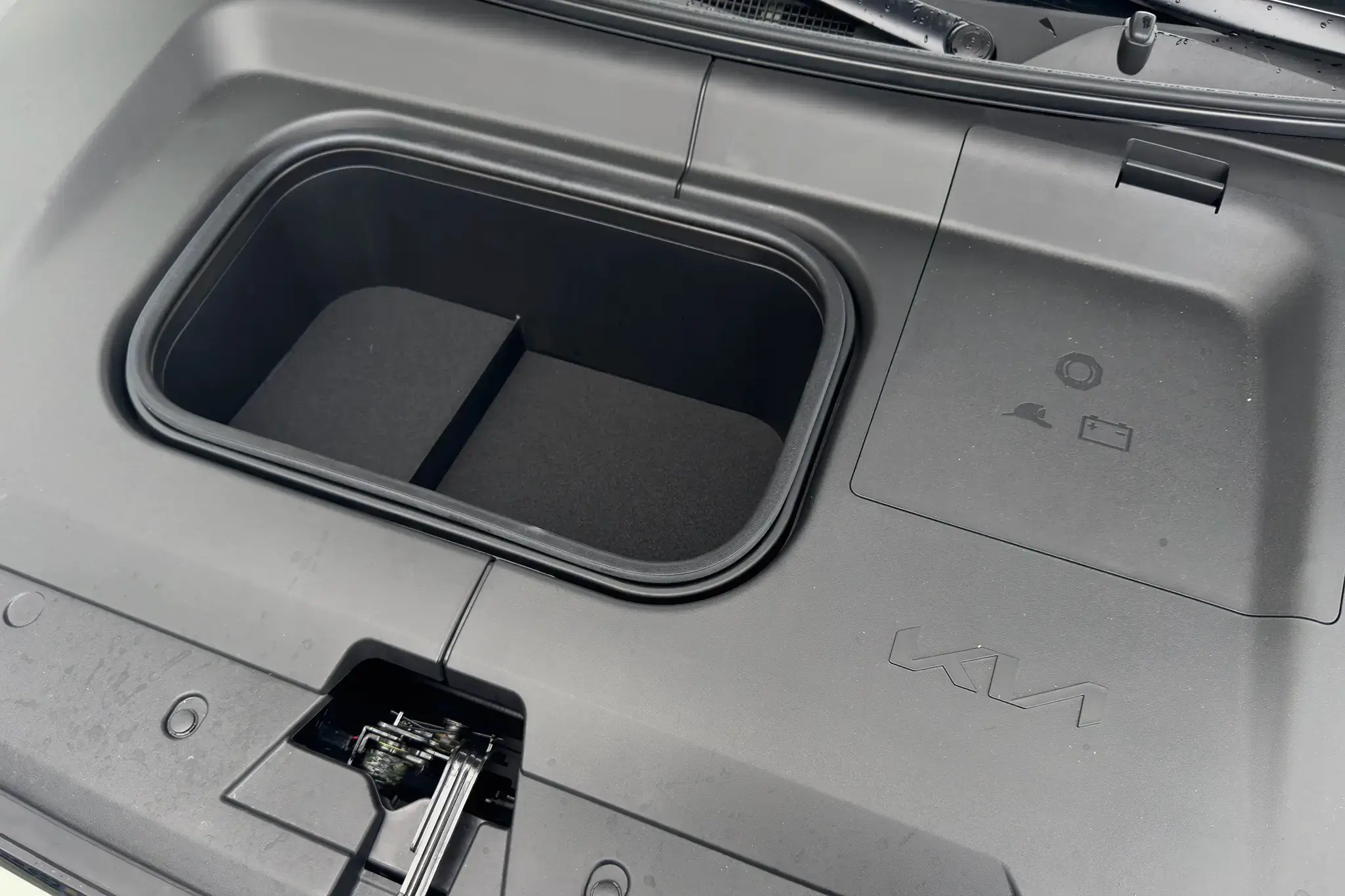 Ensaio Kia EV3 Tech - frunk ou bagageira sob o capô