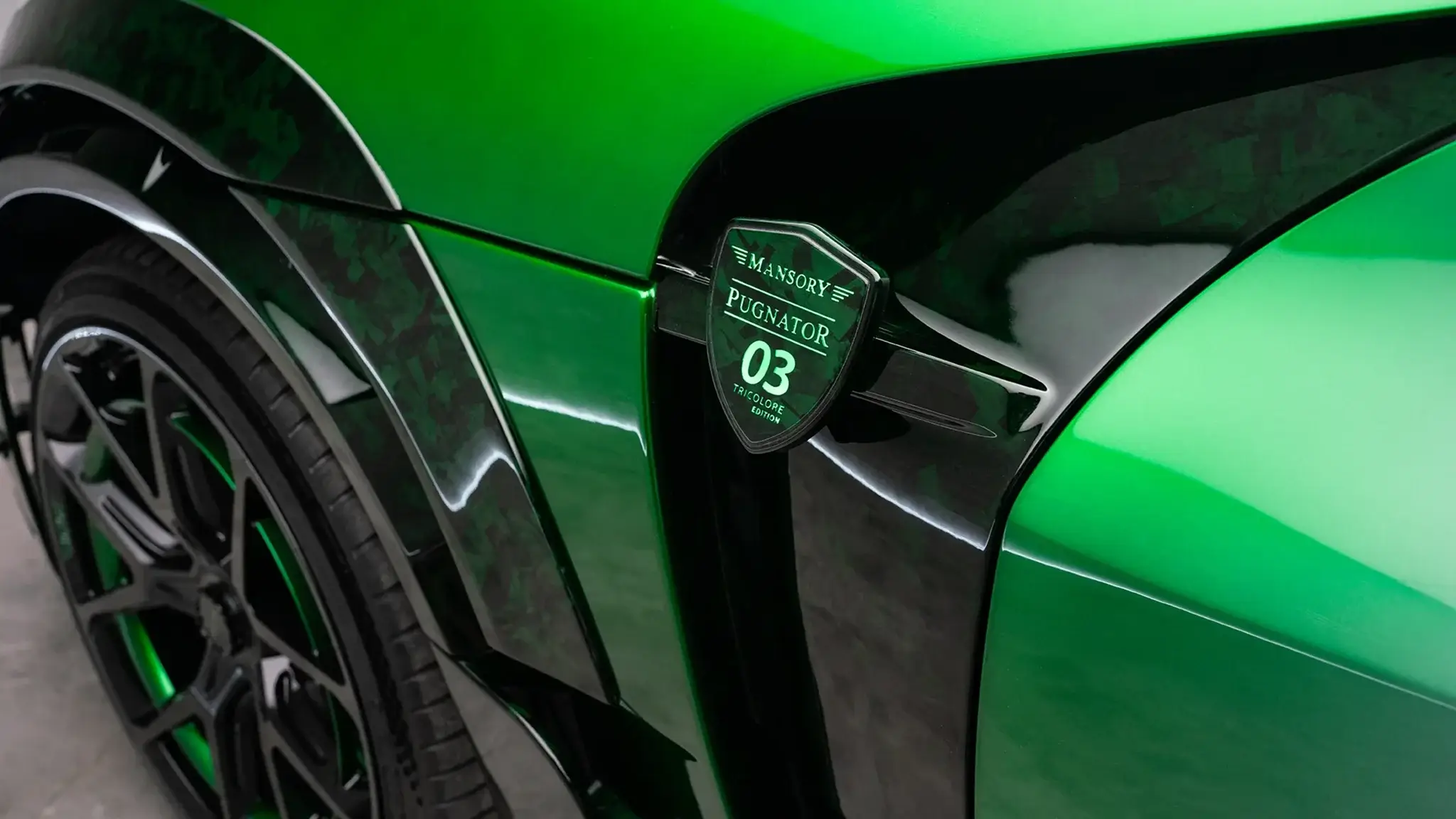 Mansory Pugnator Tricolore - detalhe da secção lateral