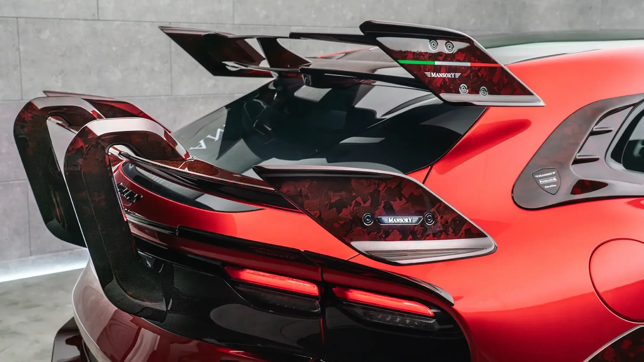 Mansory Pugnator Tricolore - asas traseiras