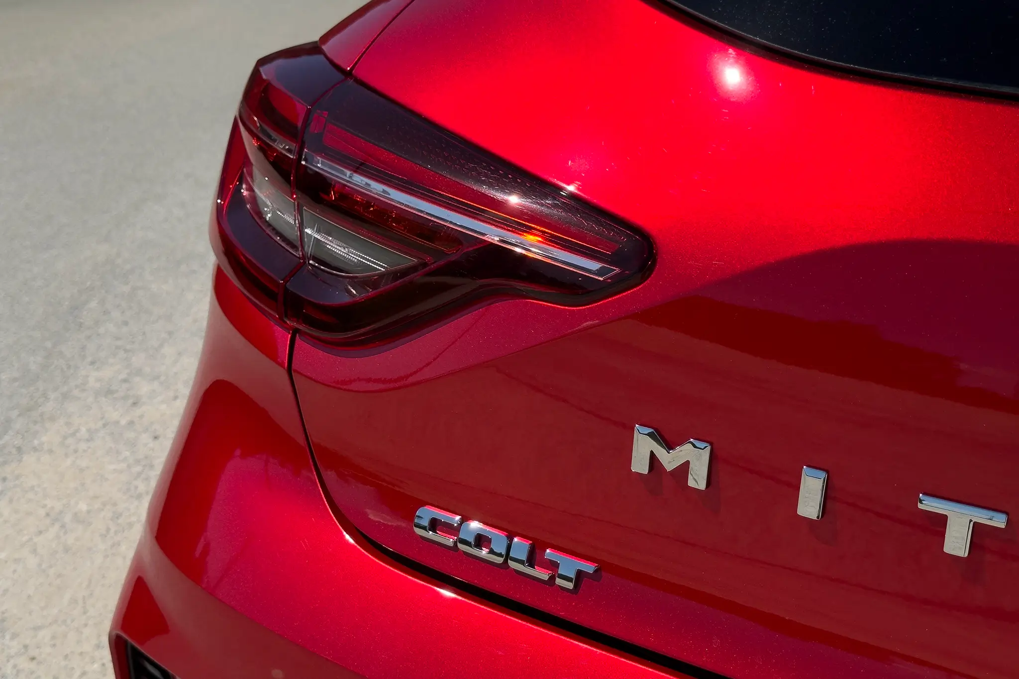 Mitsubishi Colt GPL - detalhe do grupo ótico traseiro