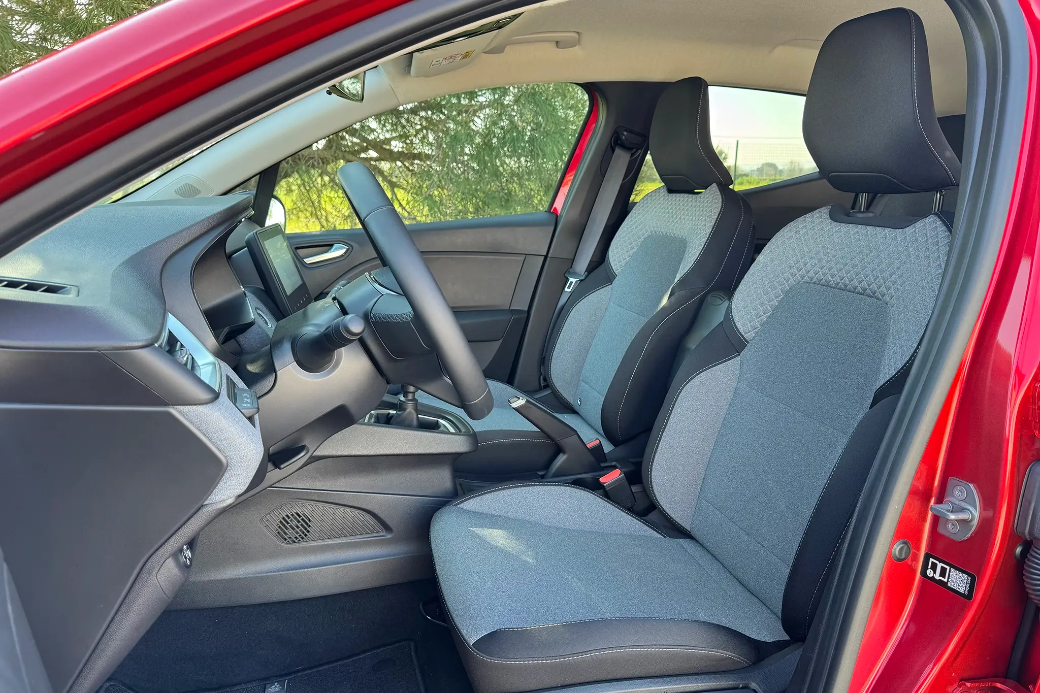 Mitsubishi Colt GPL - assentos dianteiros