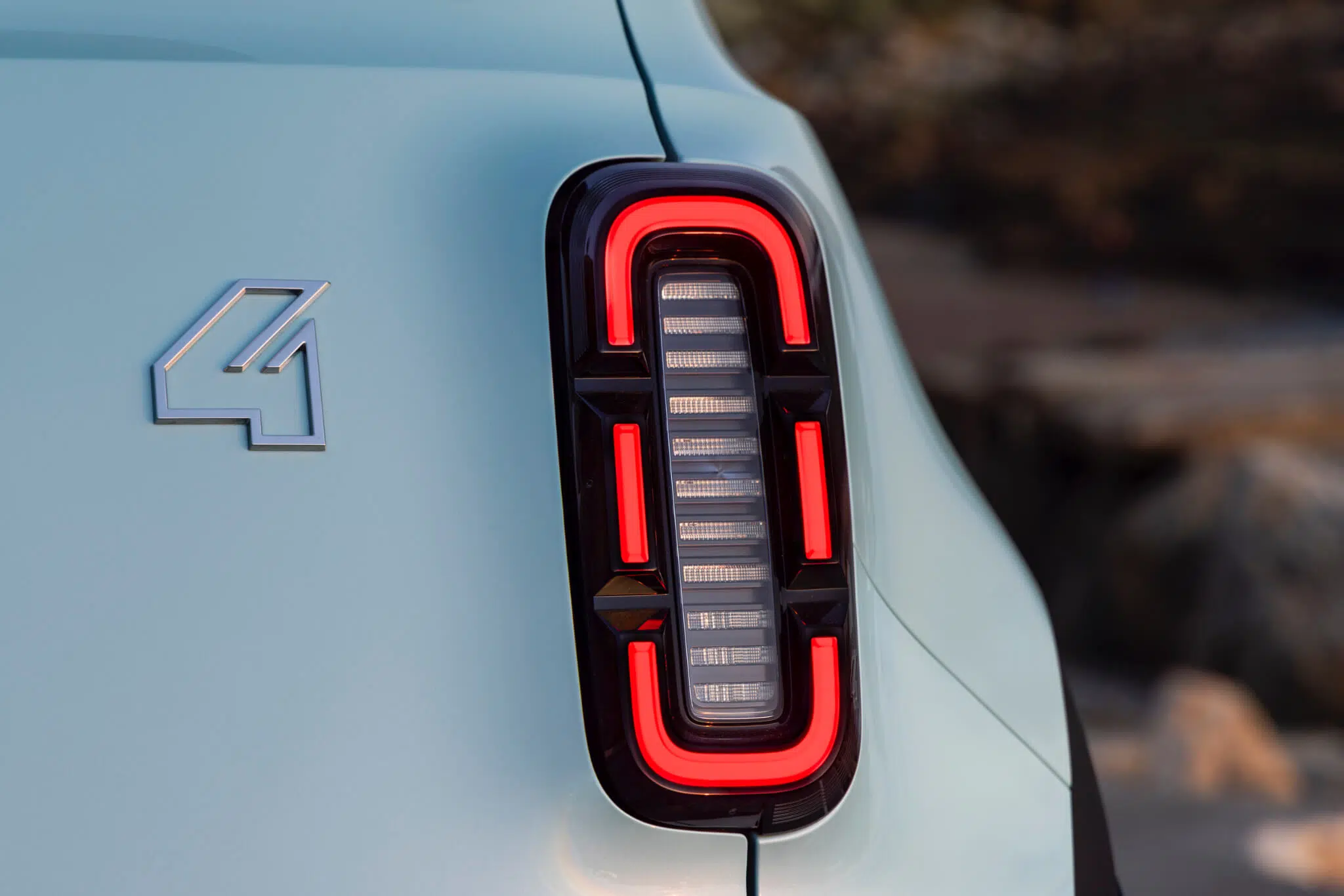 Renault 4 E-Tech eletrico farolins