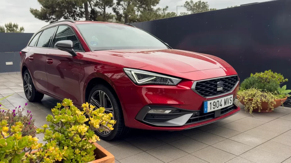 Seat Leon Sportstourer e-Hybrid - 3/4 de frente