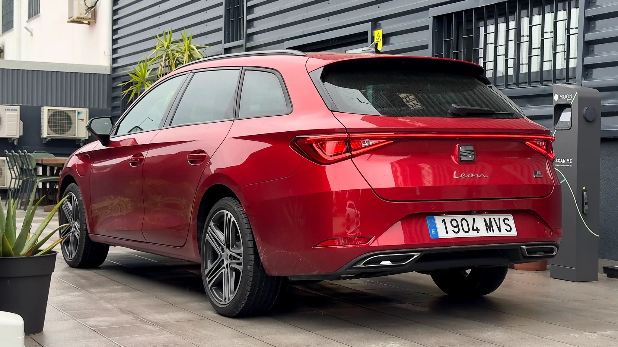 Seat Leon Sportstourer e-Hybrid - 3/4 de traseira