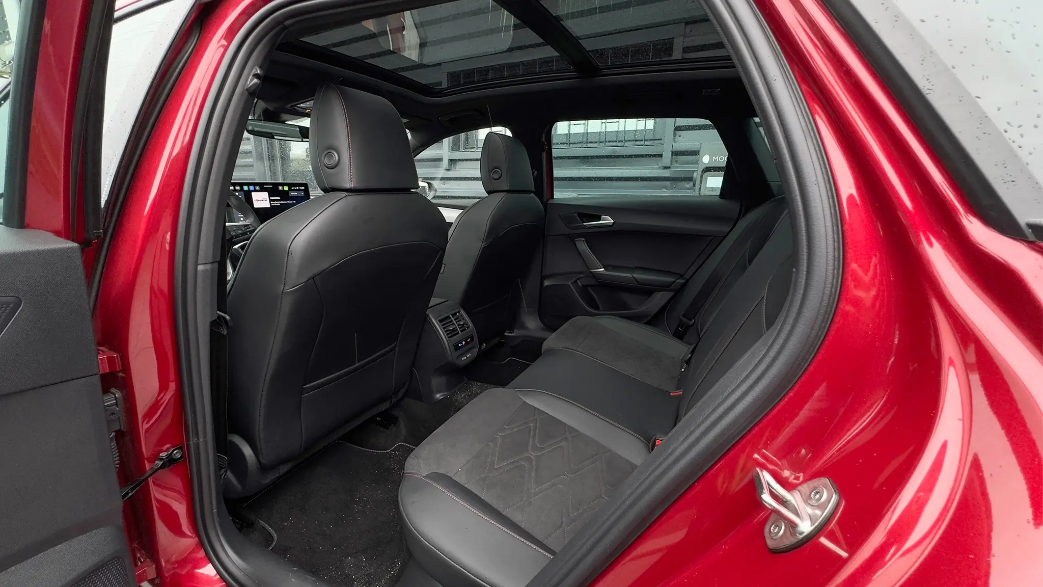 Seat Leon Sportstourer e-Hybrid - assentos traseiros