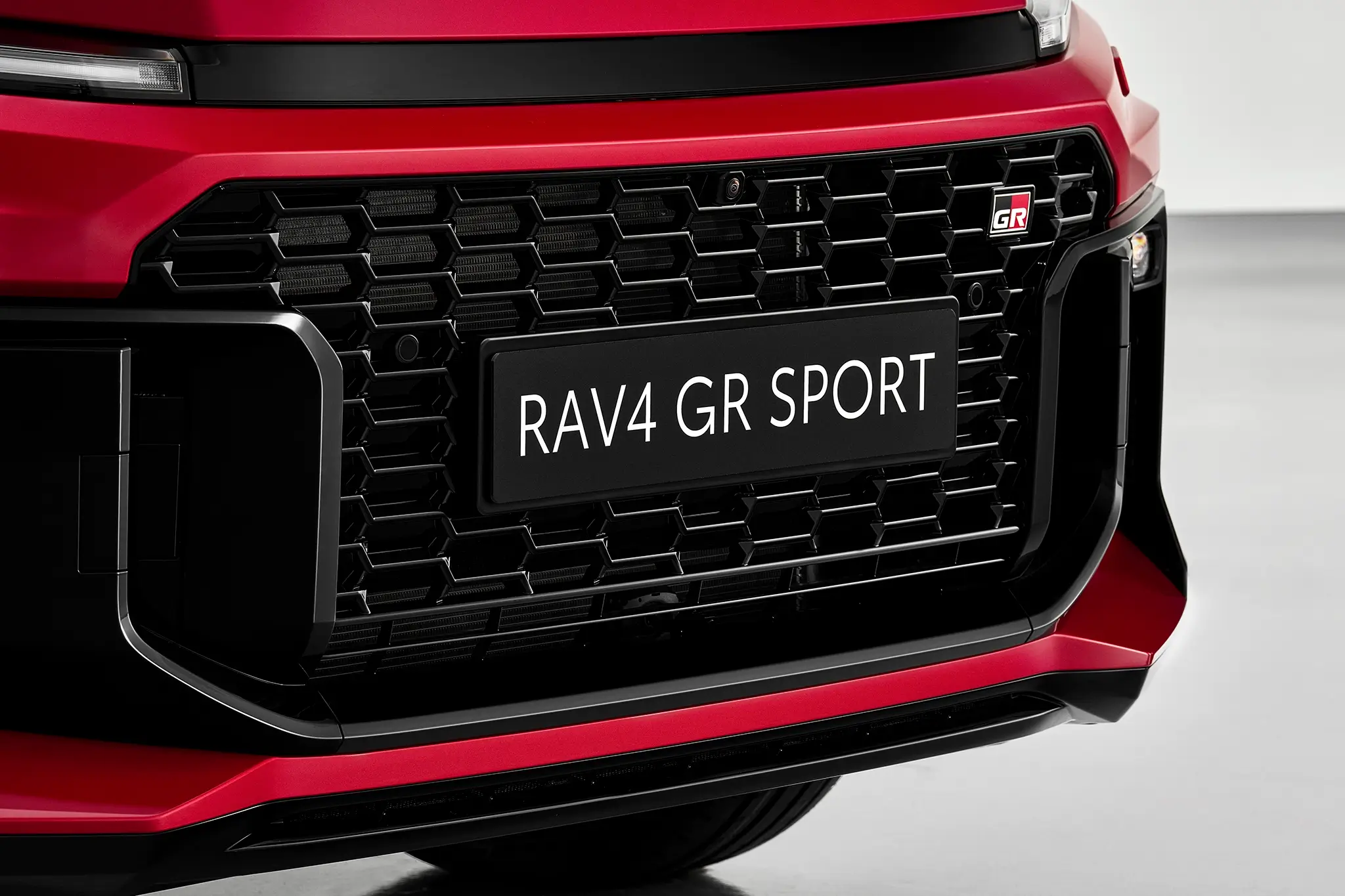 Toyota RAV4 GR Sport - grelha frontal